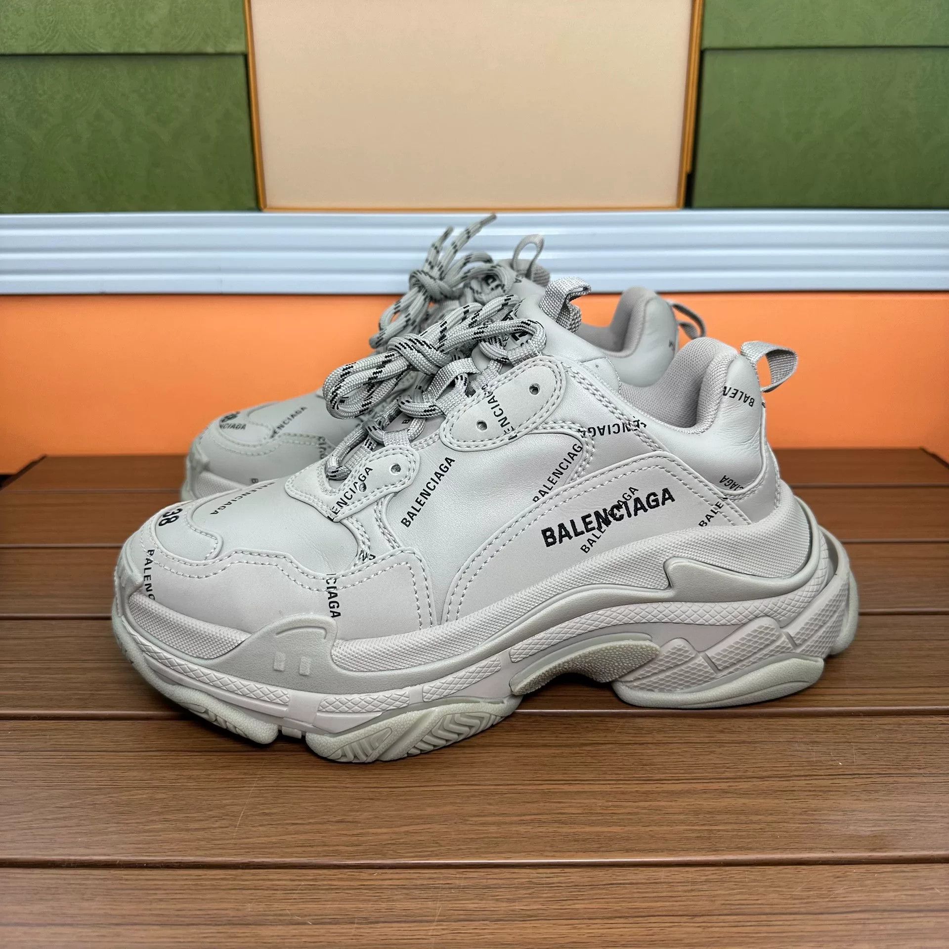 Balenciaga Balenciaga Lowtop Sneakers it_38 Women Size US 8 / IT 38 - 1 Thumbnail
