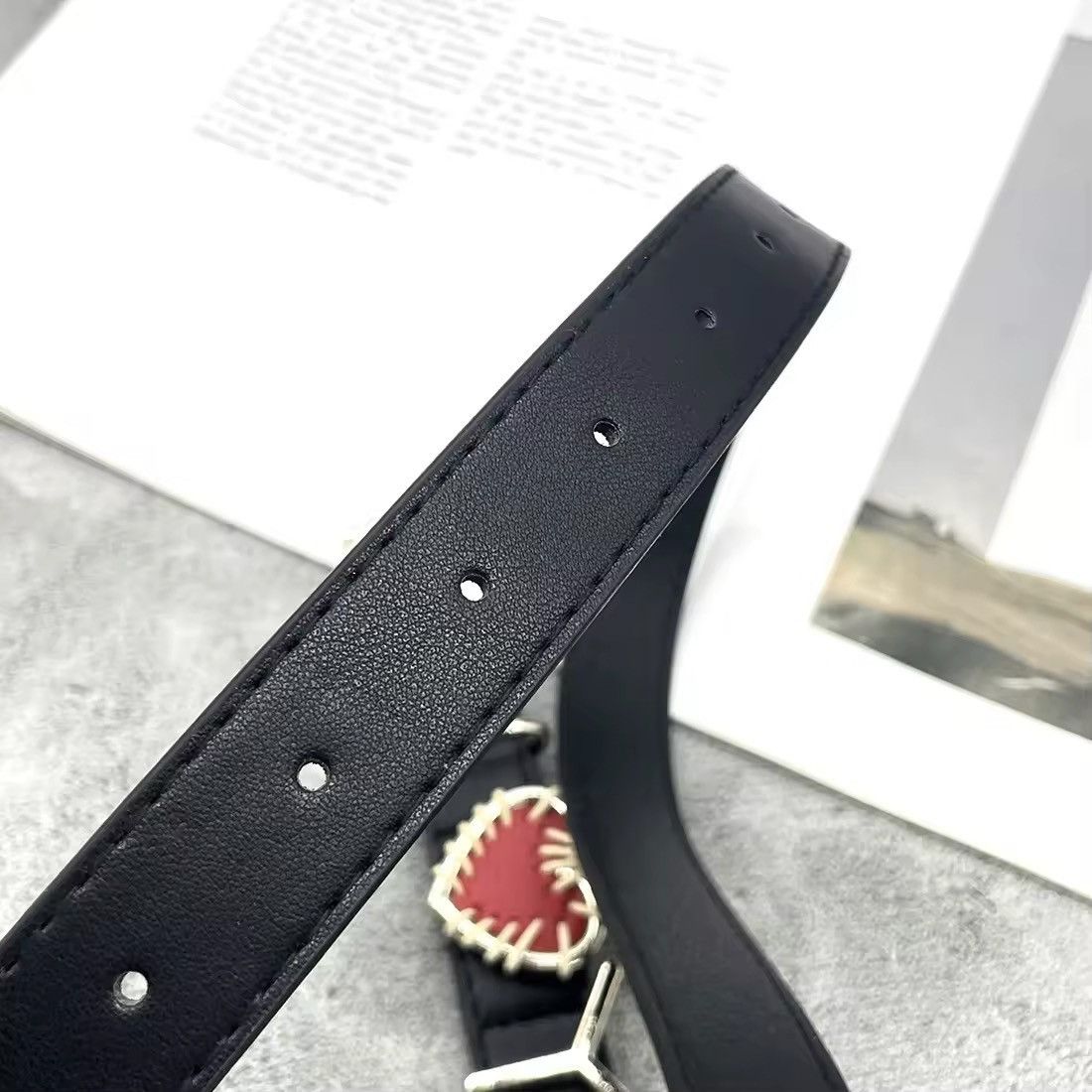 Other Creative Unisex Alloy Red Heart Belt Size ONE SIZE - 3 Thumbnail