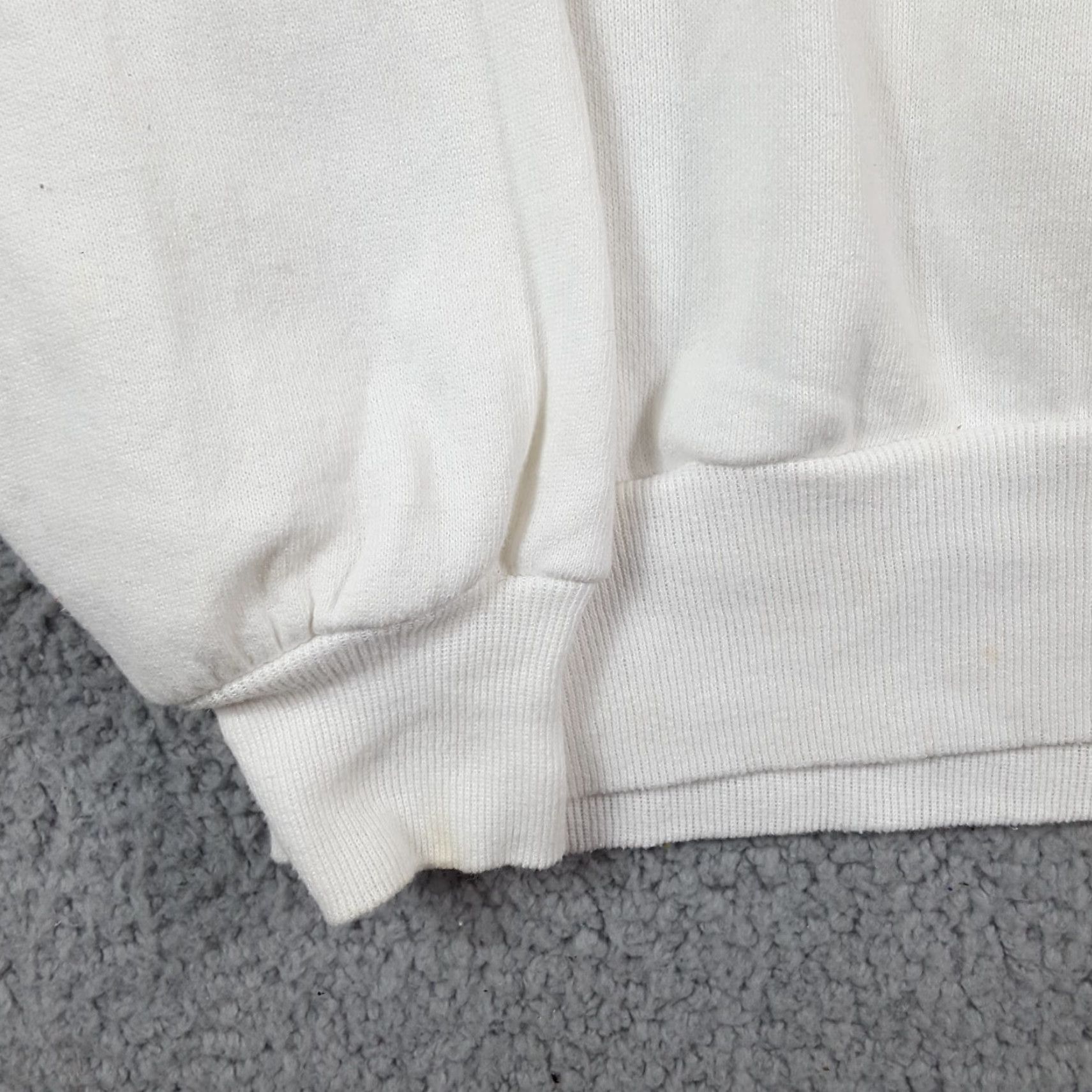 Jerzees VINTAGE Jerzees Sweatshirt Heart Pullover Crewneck Size L White Men USA 00s 90s Athletic College School Sports Size US L / EU 52-54 / 3 - 5 Thumbnail