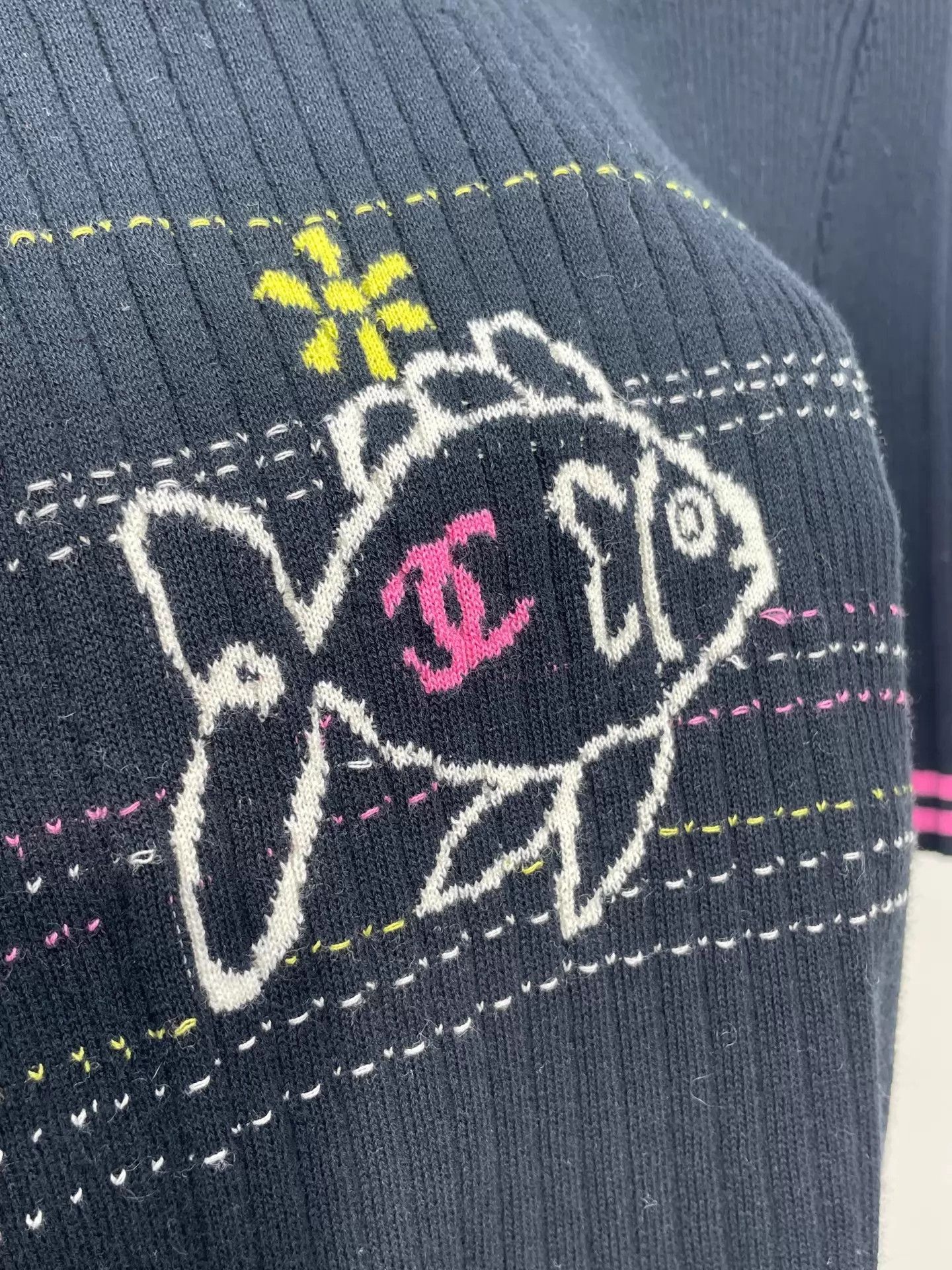 Chanel Chanel 25C Fish Motif Knit Short Sleeve 38 (99 New, Tags) Size S / US 4 / IT 40 - 3 Thumbnail