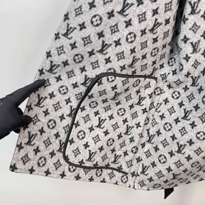 Louis Vuitton Louis Vuitton Black coat with full print inside coat Size XS / US 0-2 / IT 36-38 - 5 Thumbnail