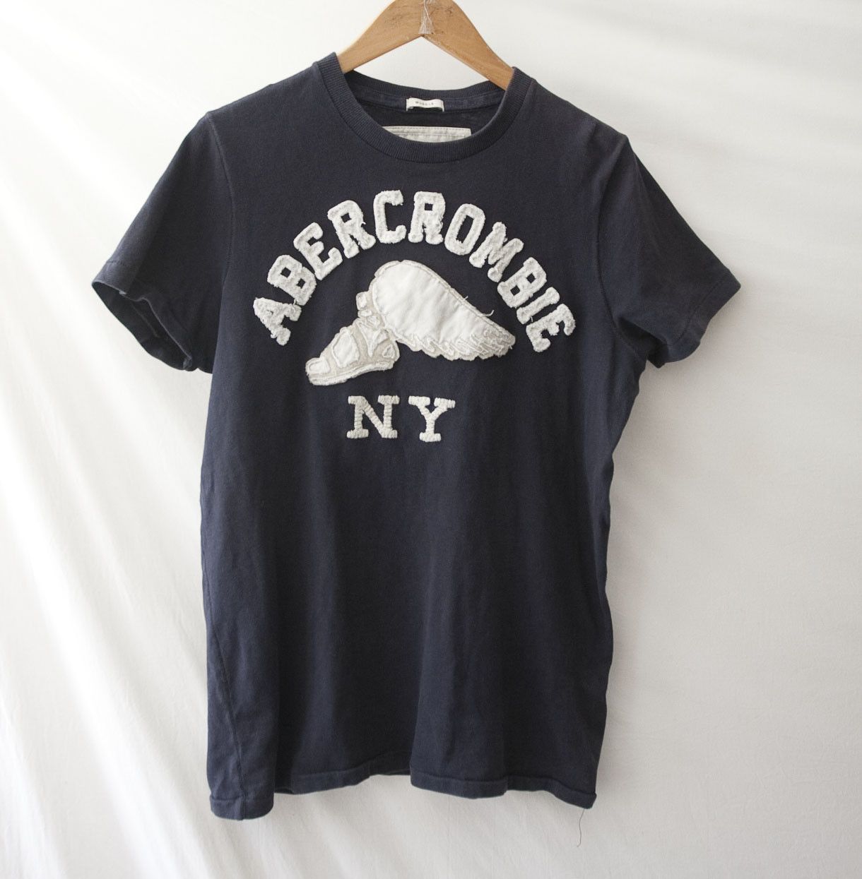 Abercrombie & Fitch T Shirt Size M Winged Shoe