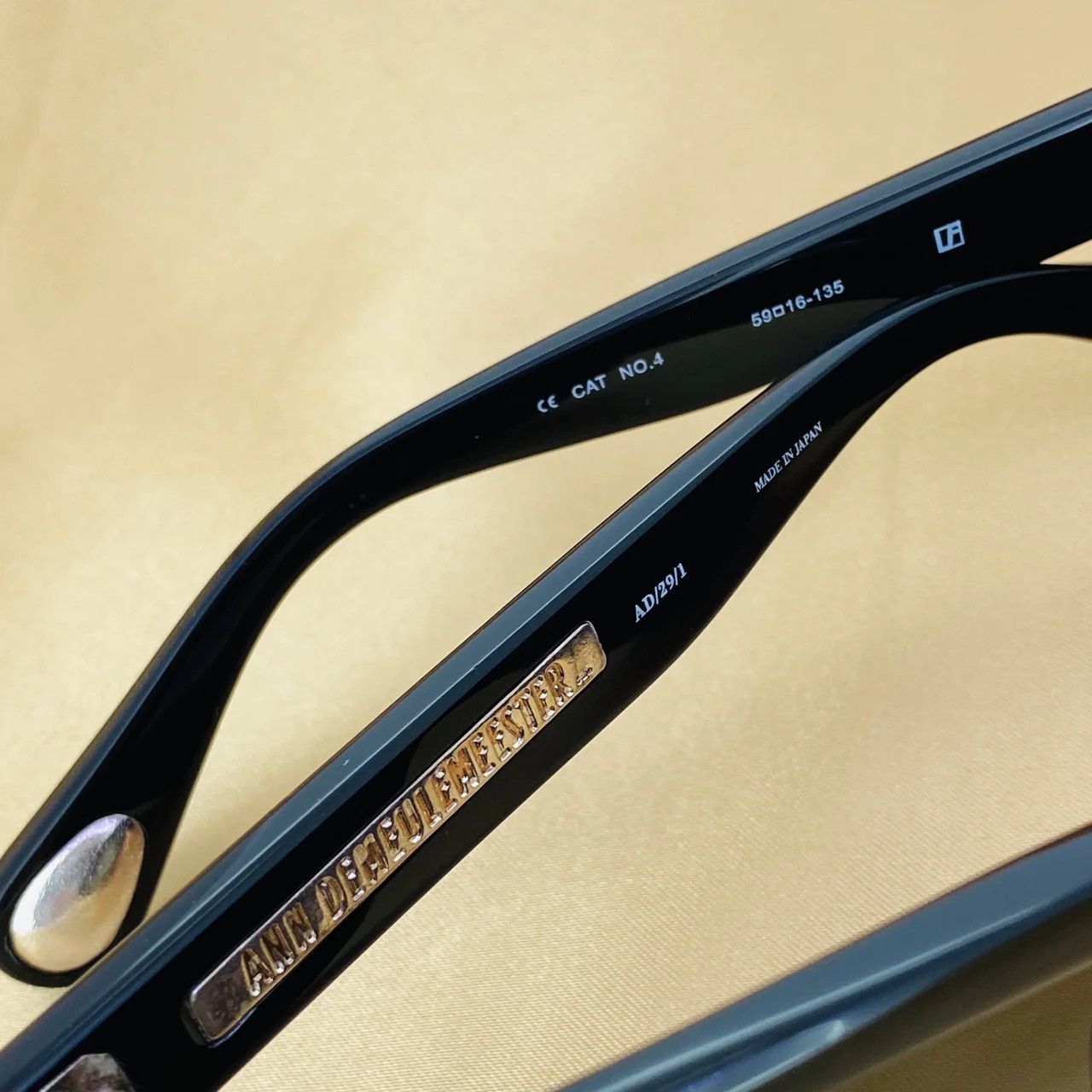Ann Demeulemeester Ann Demeulemeester Sunglasses Cat Eye Black and Grey Size ONE SIZE - 11 Thumbnail