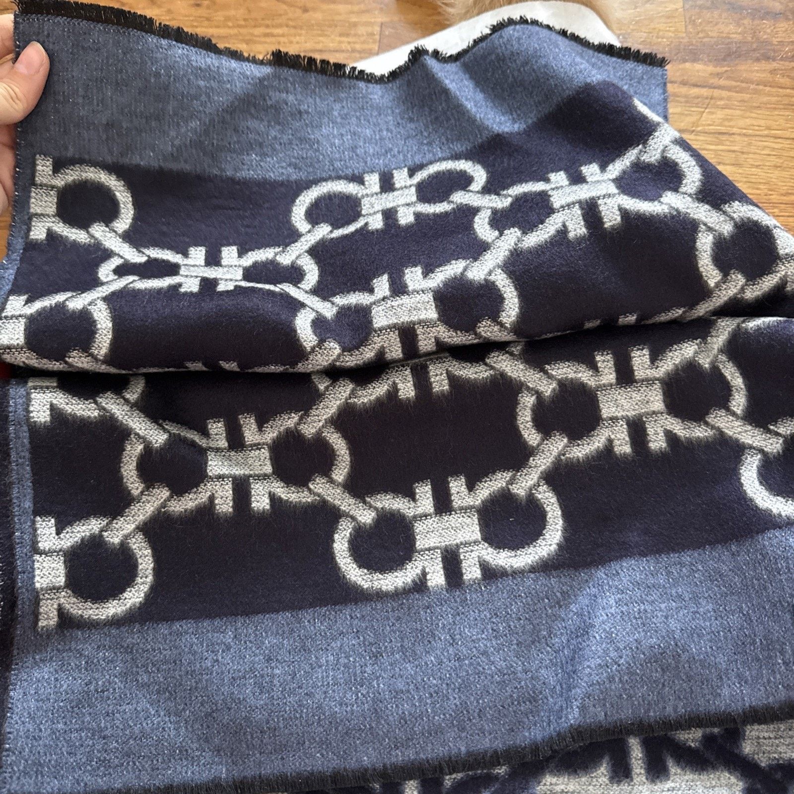 Salvatore Ferragamo Salvatore Ferragamo SR NOBILE 35 Scarf Silk Cashmere Gancini Size ONE SIZE - 8 Thumbnail