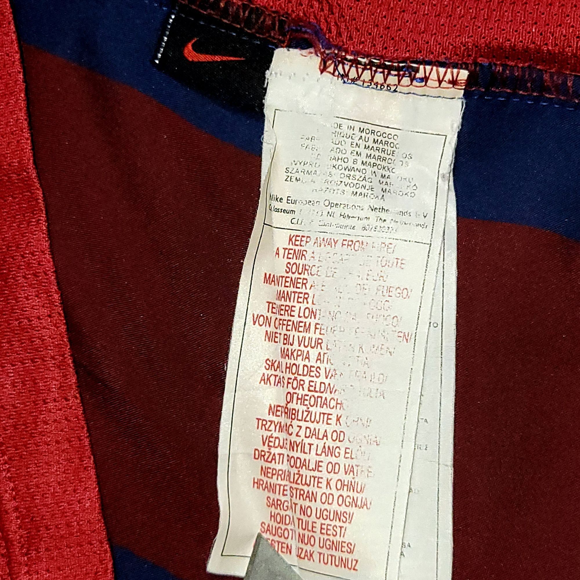 Nike Messi Barcelona DEBUT SEASON 2004 2005 Home Soccer Jersey L Size US L / EU 52-54 / 3 - 4 Thumbnail