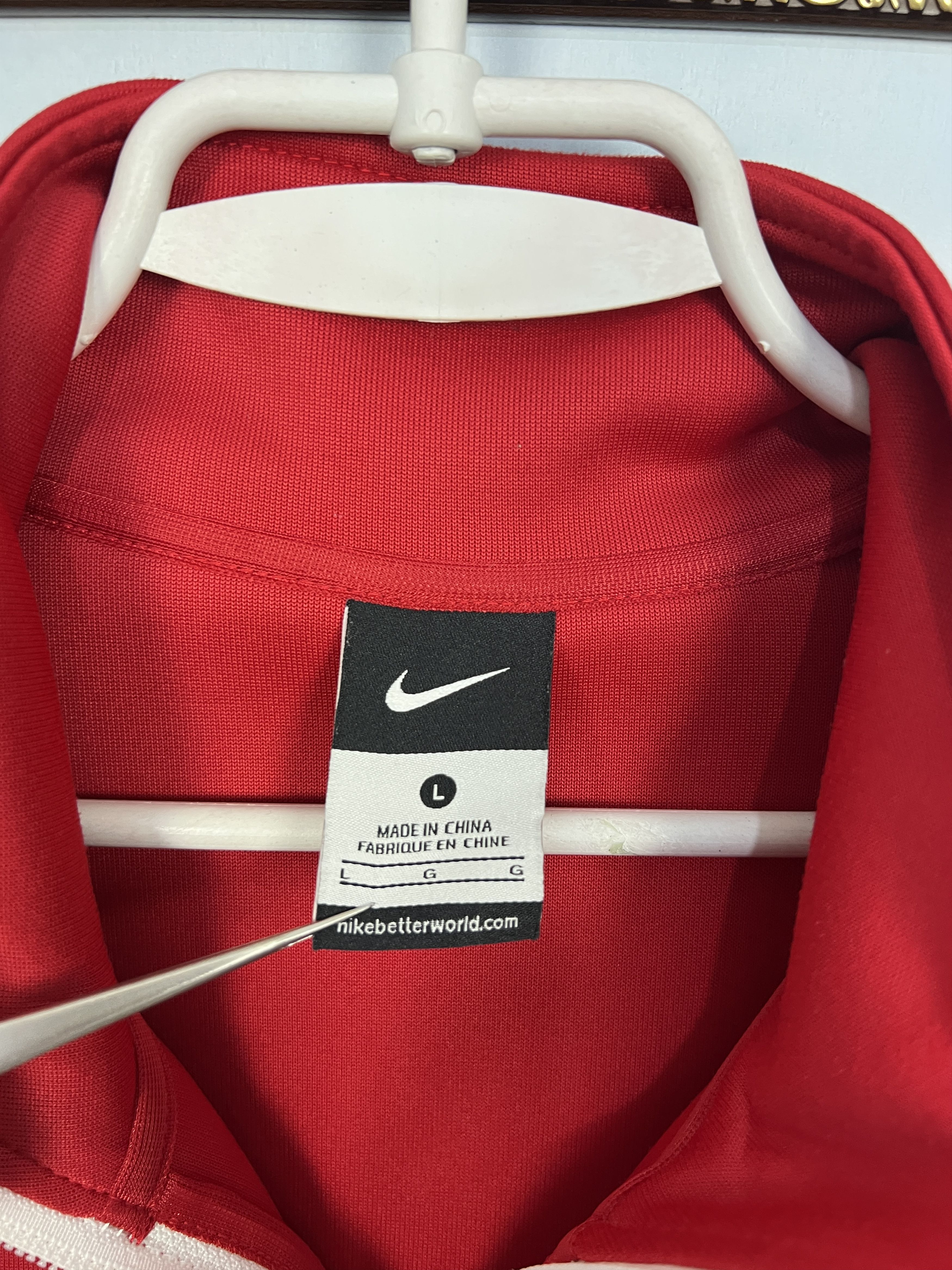 Nike Vintage Nike Manchester United Football Jacket Soccer Red Size US L / EU 52-54 / 3 - 8 Thumbnail