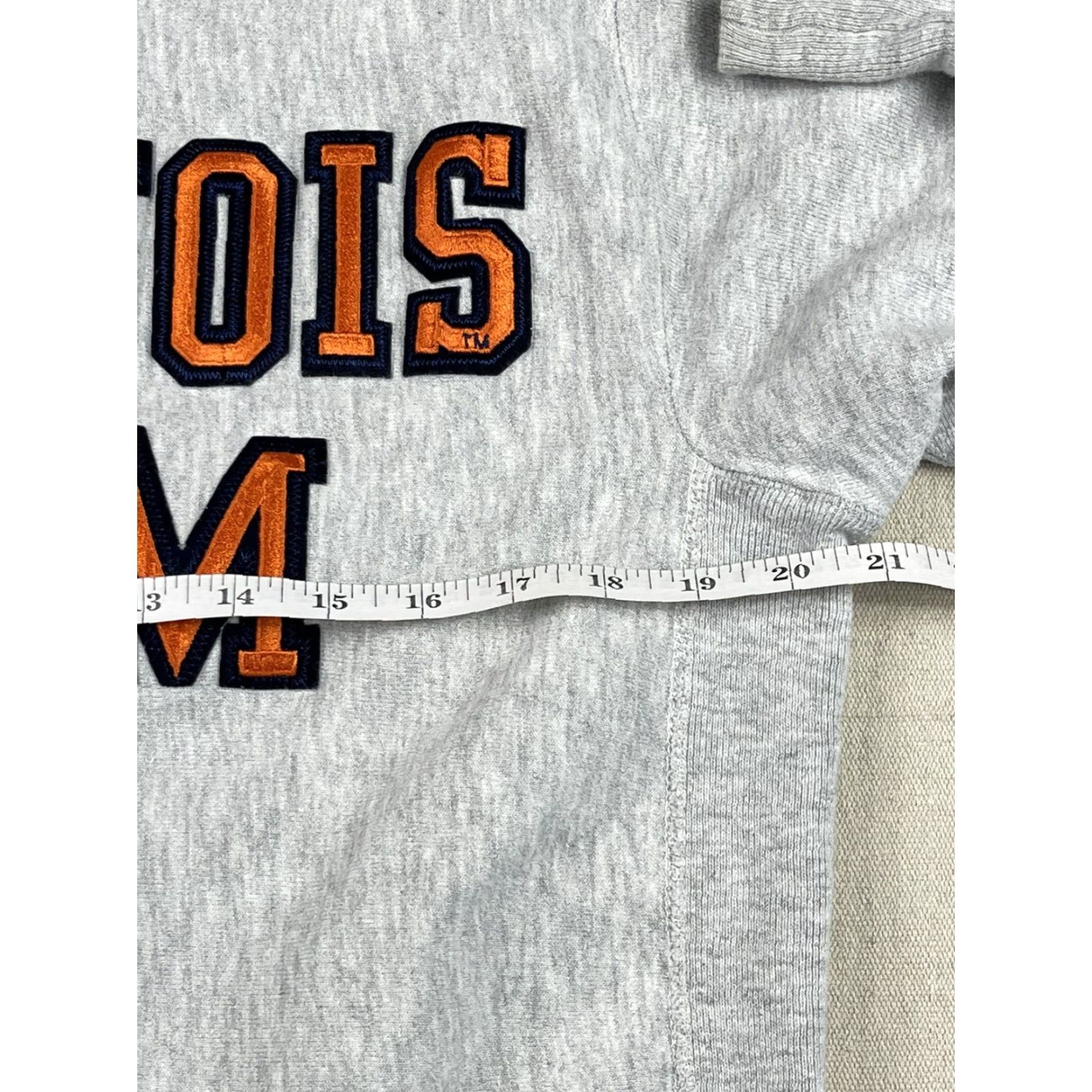 Champion VINTAGE Champion Gray Crewneck Sweatshirt USA 90s Sz M Mens Mom Size US M / EU 48-50 / 2 - 6 Thumbnail