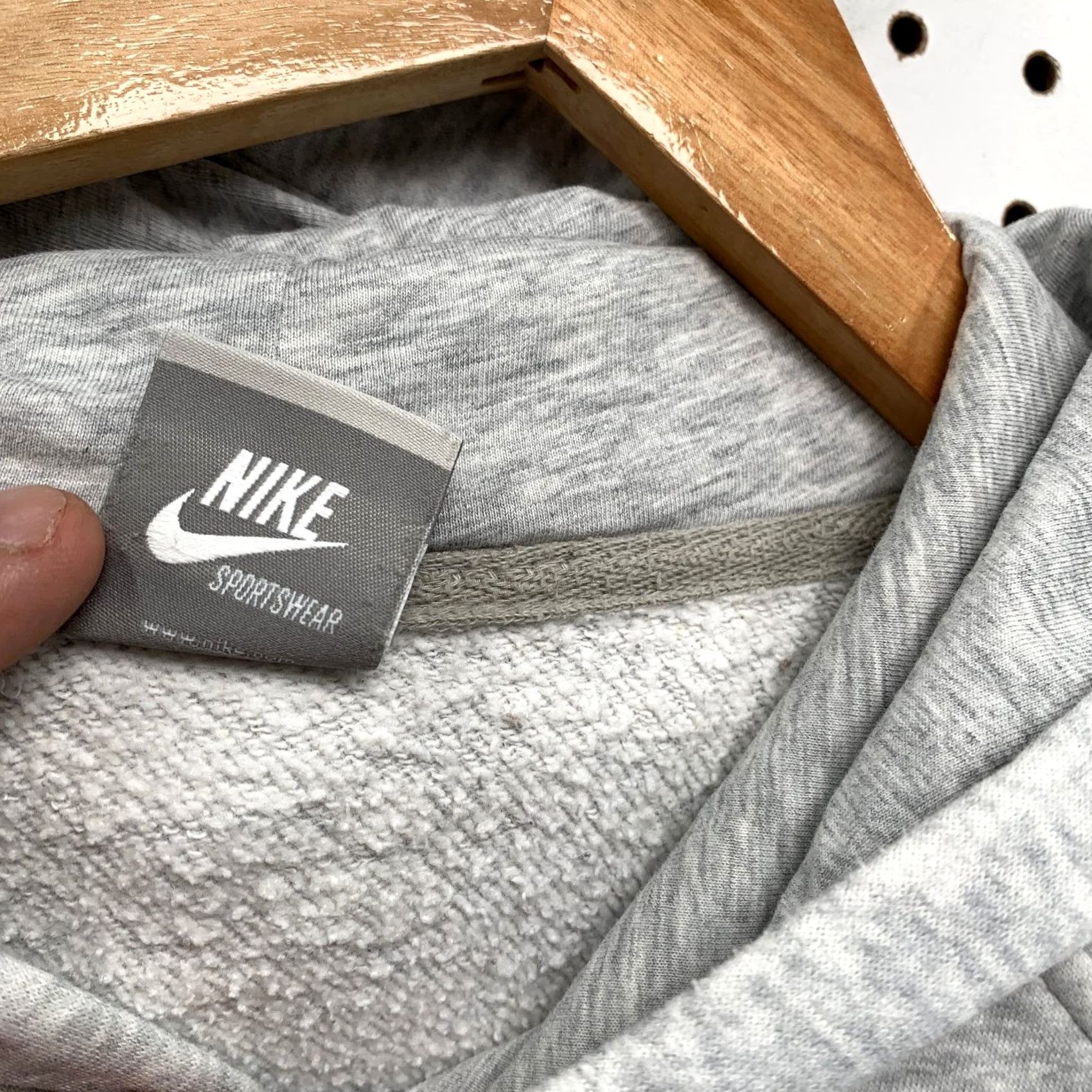 Nike Nike Hoodie Mens XL Gray Center Swoosh Embroidered Spellout Vintage Size US XL / EU 56 / 4 - 7 Thumbnail