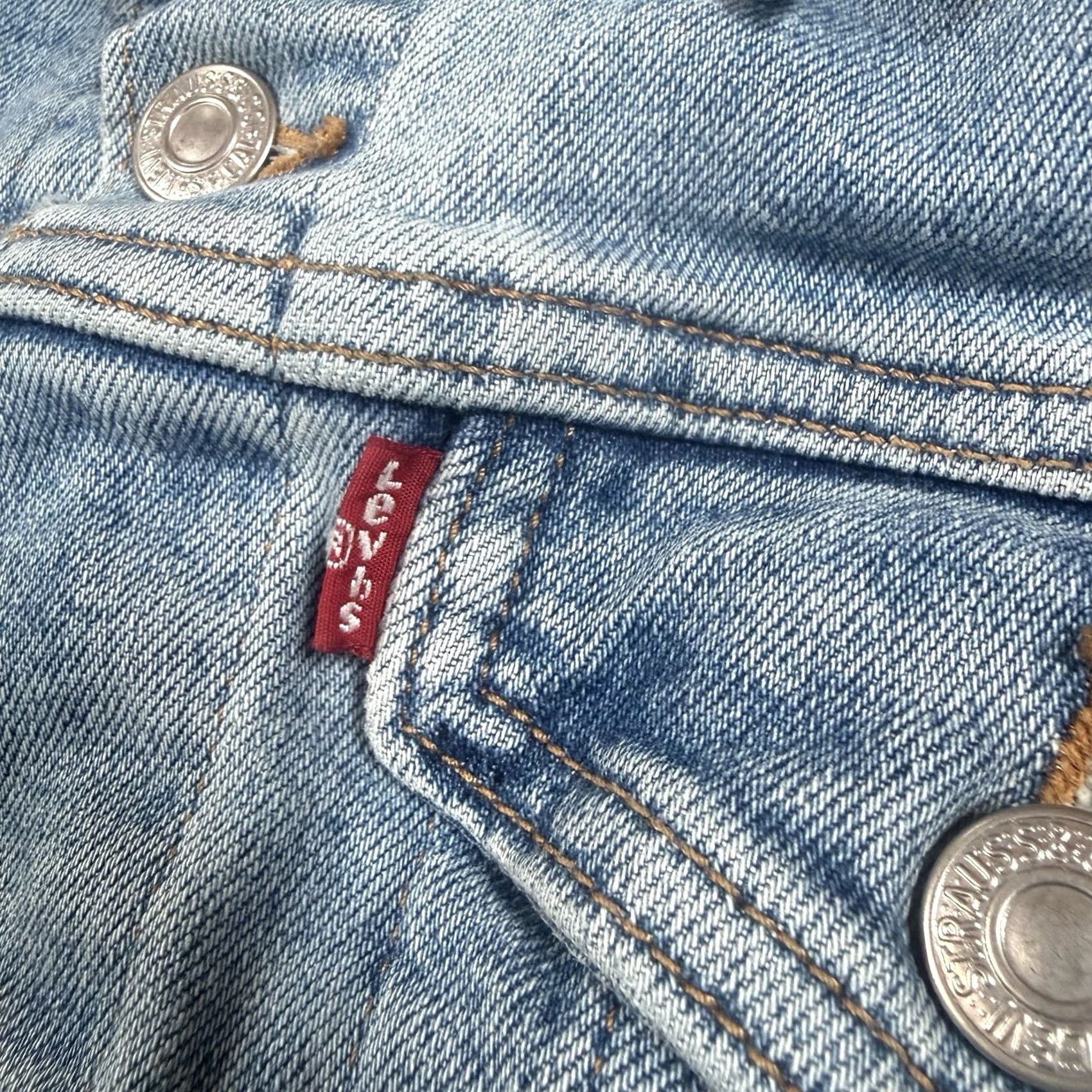 Levi's VINTAGE Levi’s Denim Trucker Jacket Women’s XL Button Light Wash Size XL / US 12-14 / IT 48-50 - 6 Thumbnail