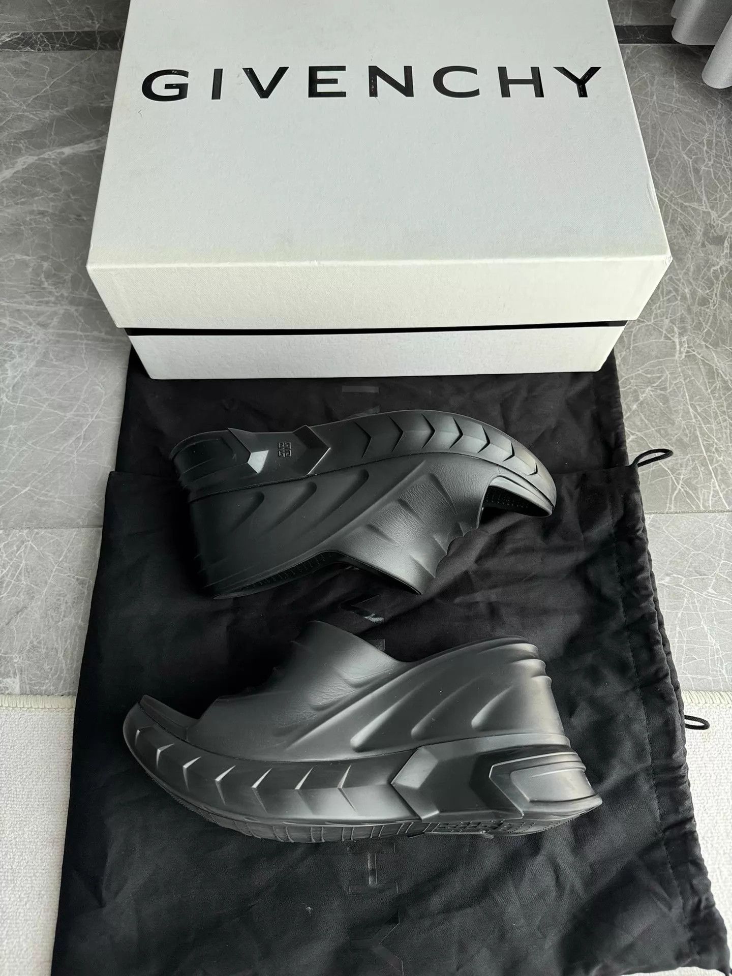 Givenchy Givenchy Shark Slippers Marshmallow Wedge Black 36 Size US 5.5 / IT 35.5 - 7 Thumbnail