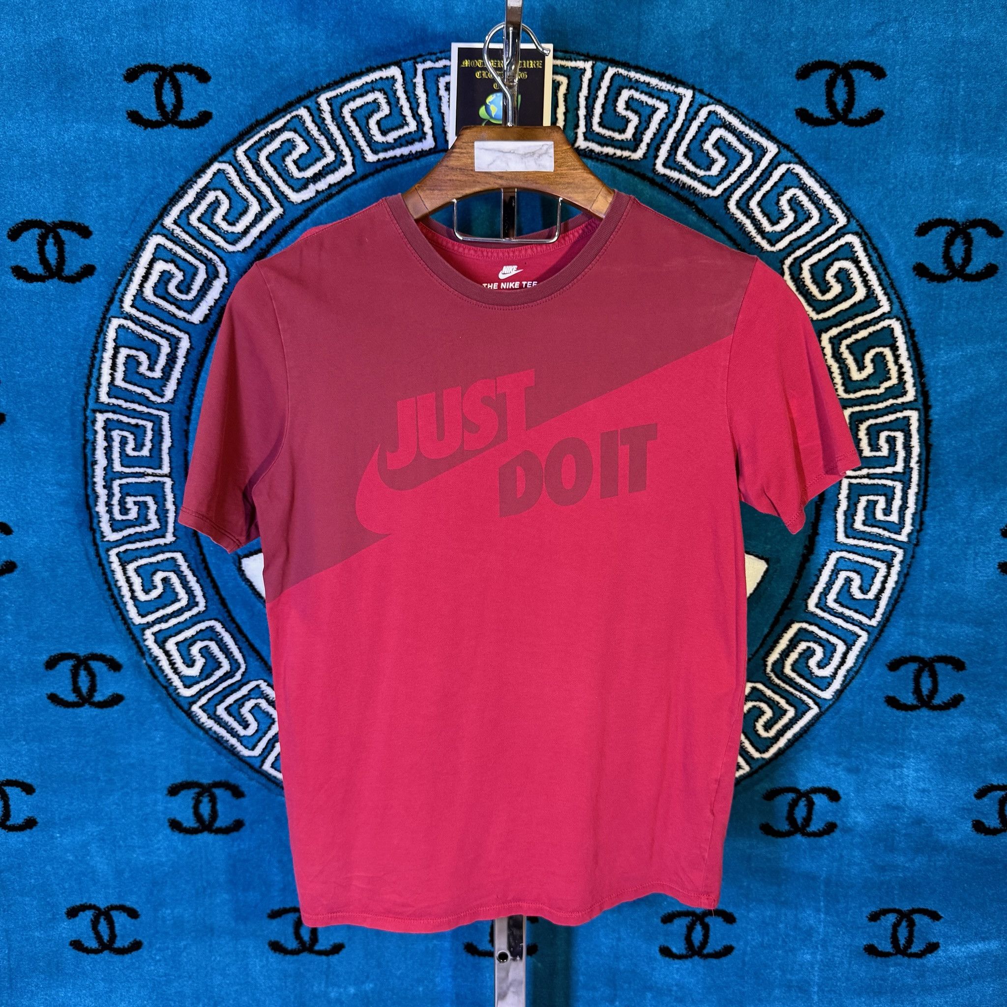 Nike THE NIKE ICONA LOGOS GRAPHICA MOTIF SHIRT Size US M / EU 48-50 / 2 - 1 Preview