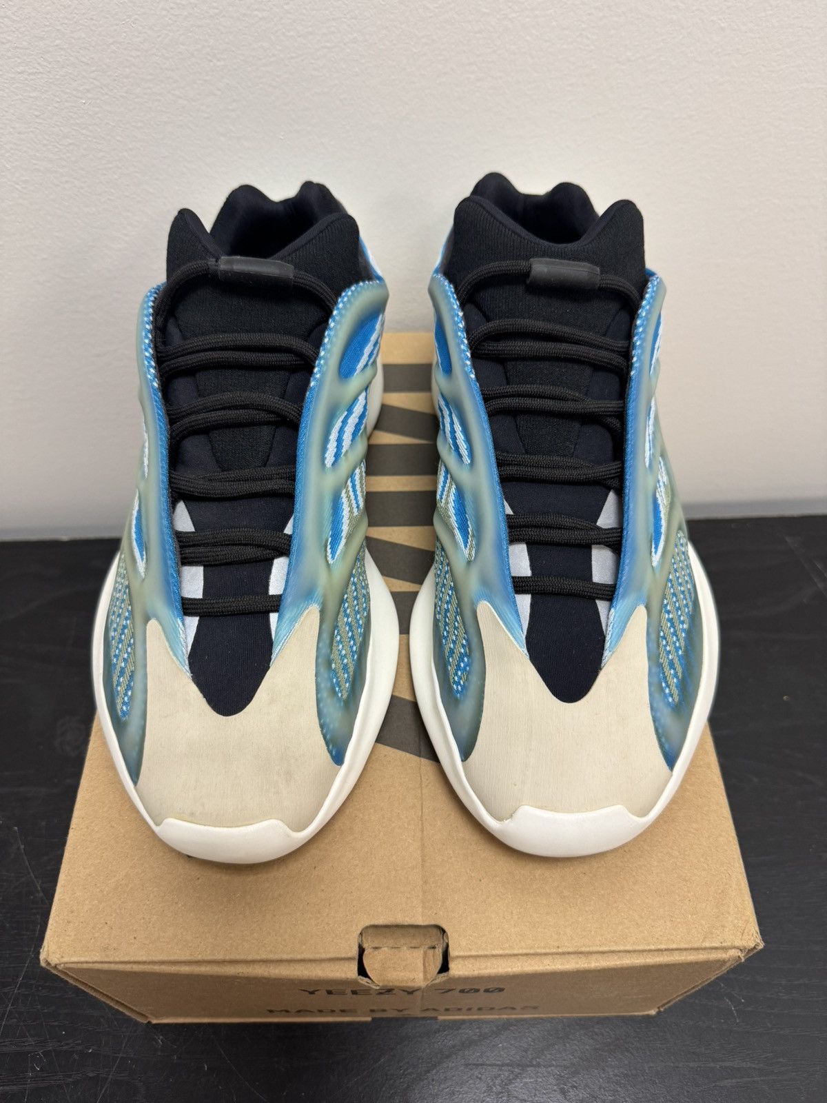 Yeezy Yeezy 700 arzareth Size US 9.5 / EU 42-43 - 3 Thumbnail