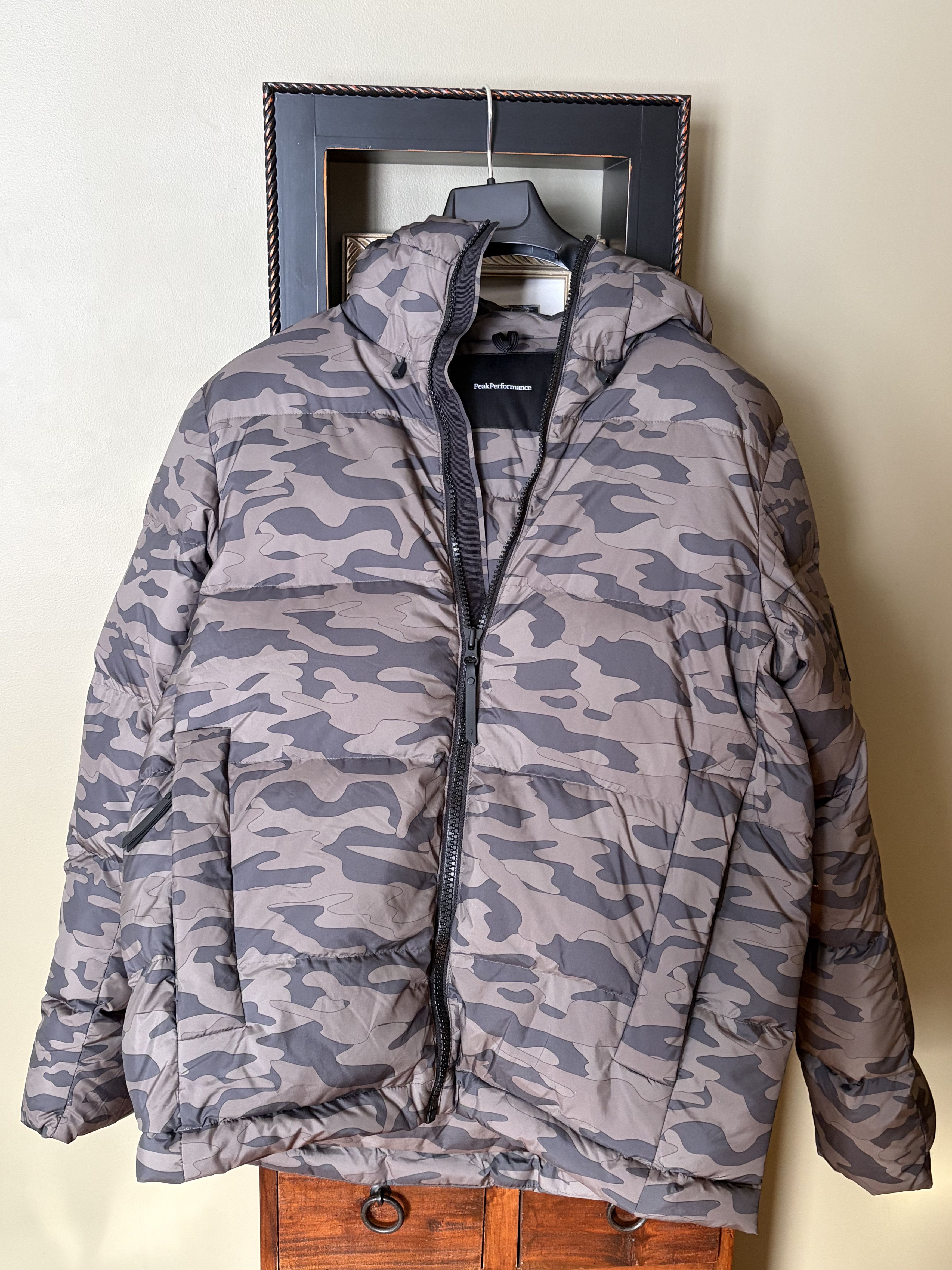 Peak Performance Peak Performance Green Camo Down Parka - M, gently used Size US M / EU 48-50 / 2 - 1 Thumbnail