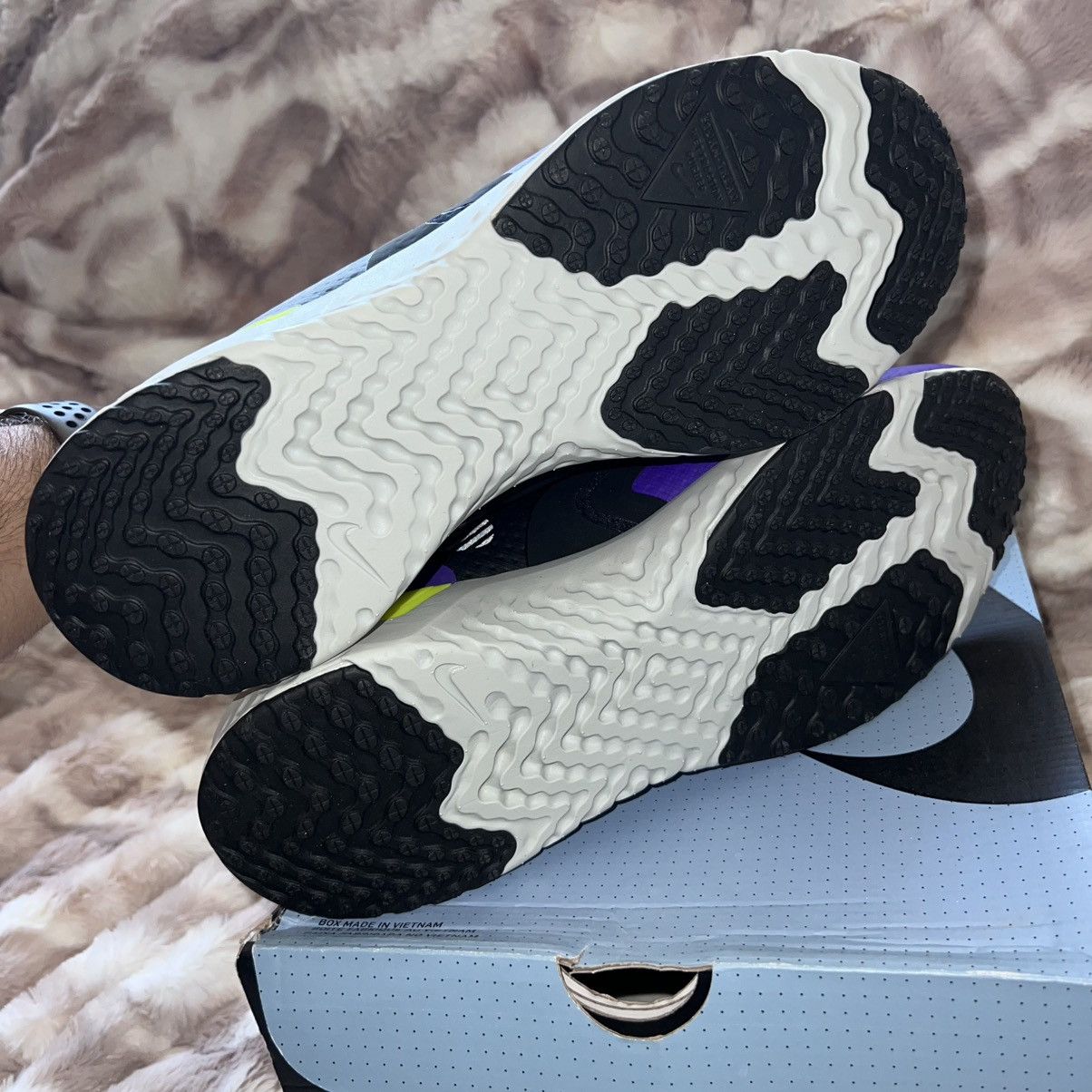 Nike NIKE ODYSSEY REACT SHIELD 2 BLACK VOLTAGE PURPLE Size US 9 / EU 42 - 9 Thumbnail