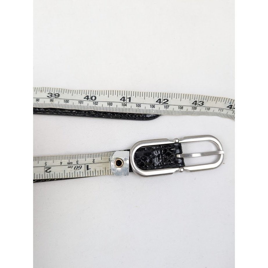 Saint Laurent Paris o1rshd1 Size: 100 / Embossed Leather Buckle Belt in Black Size 40 - 13 Thumbnail
