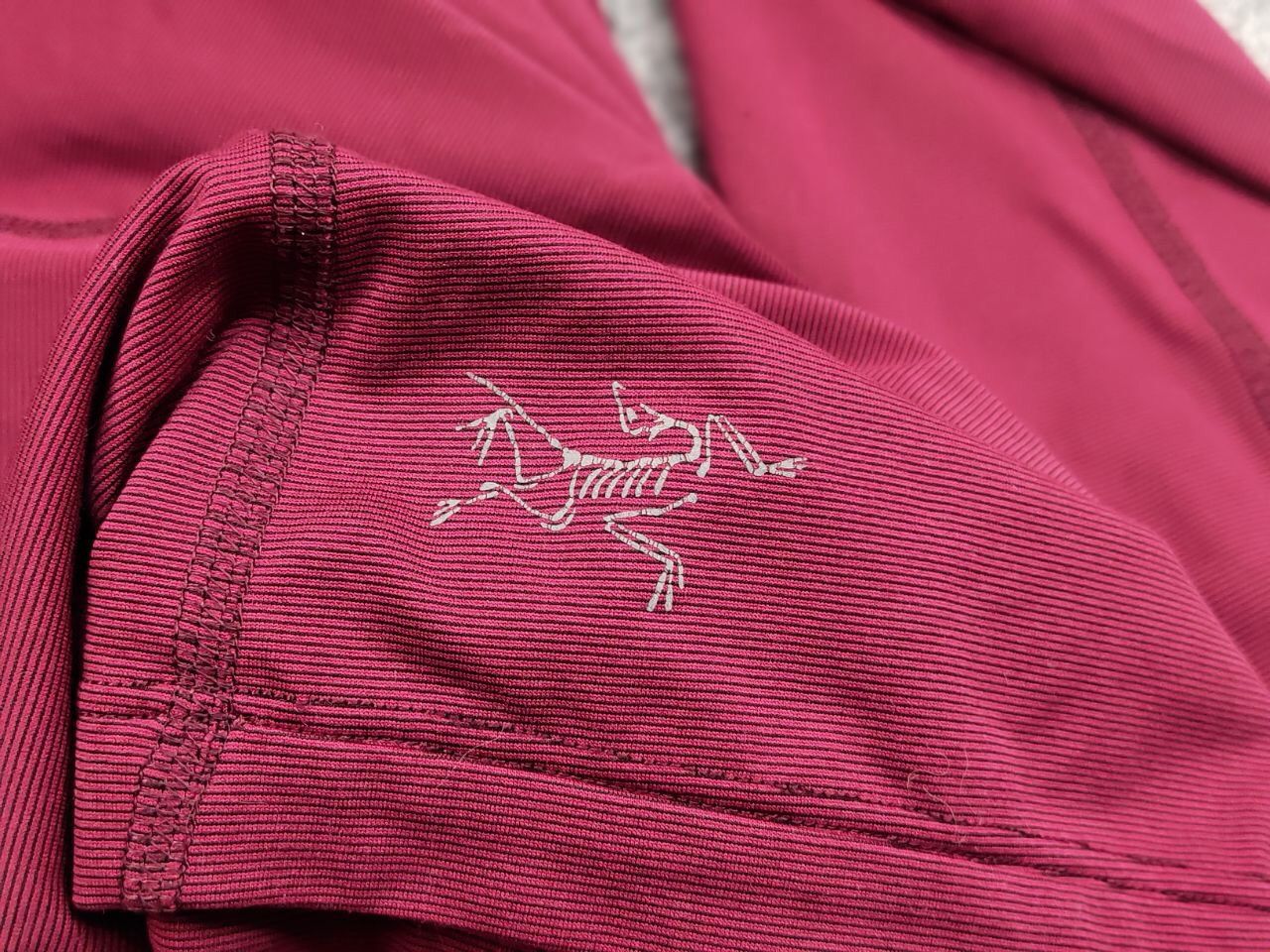 Arc'teryx Vintage Arc'teryx Top LS Women's long sleeve Burgundy Shirts Size S / US 4 / IT 40 - 16 Thumbnail