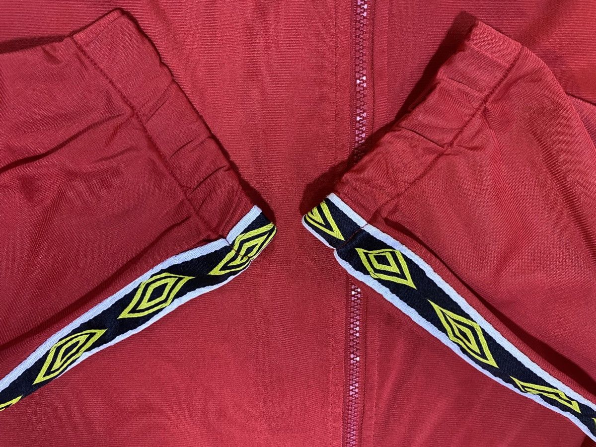 Umbro UMBRO Vintage 90's Y2K Streetwear Sportwear Tracktop Size US L / EU 52-54 / 3 - 4 Thumbnail