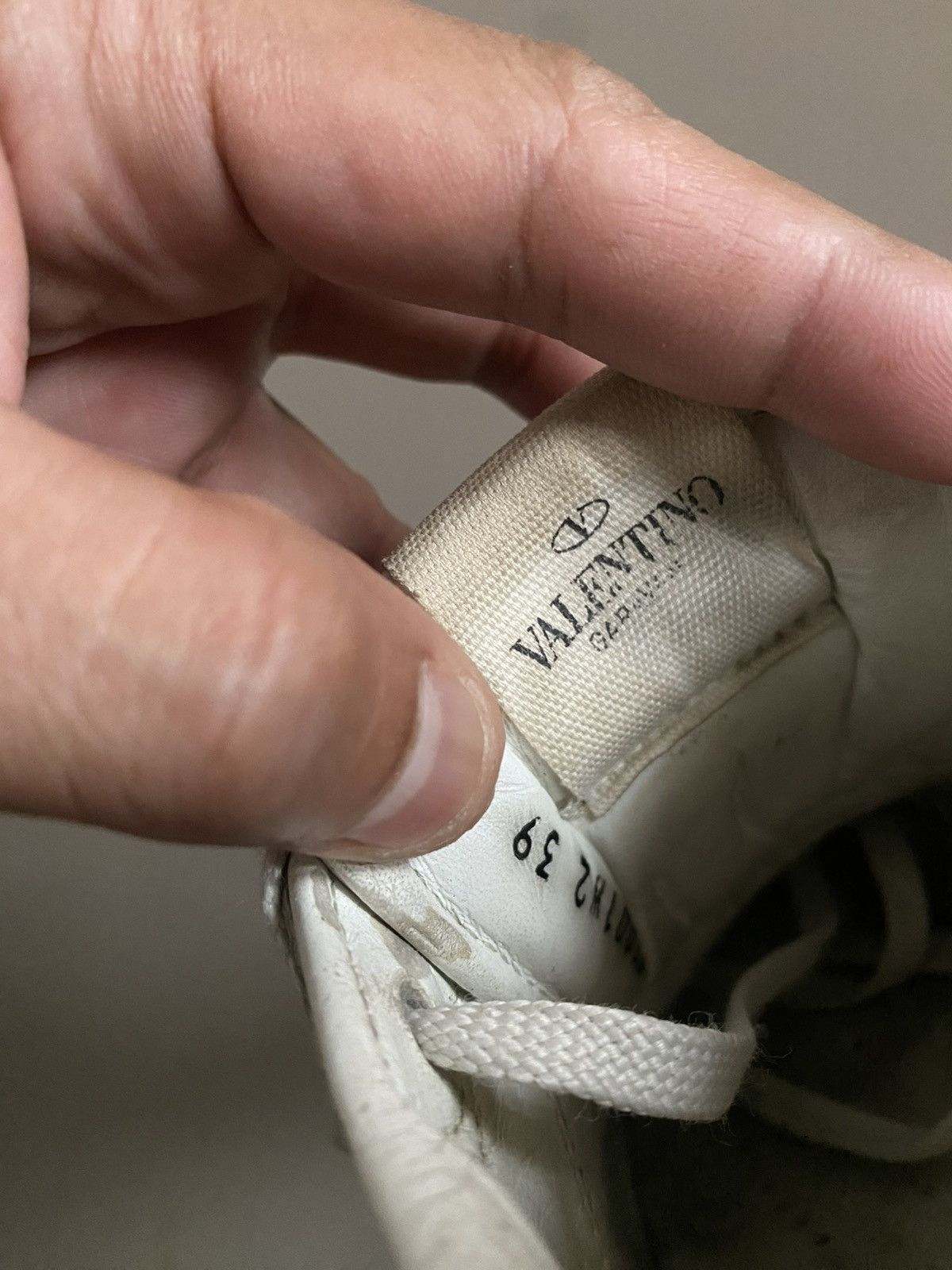 Valentino Valentino garavani rockstud leather low sneakers Size US 6.5 / EU 39-40 - 10 Thumbnail