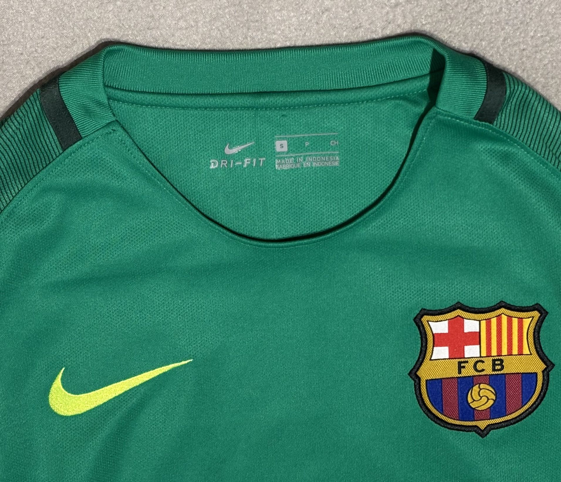 Nike FC Barcelona 2016/2017 Elias #1 Nike Goalkeeper Shirt Size S Size US S / EU 44-46 / 1 - 16 Thumbnail