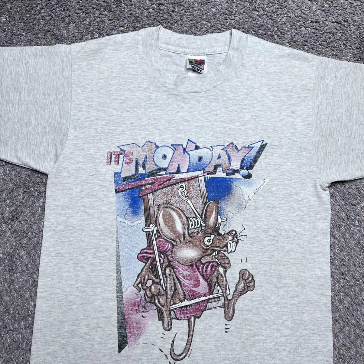 Fruit Of The Loom Vintage 1990s It’s Monday Mouse Trap Art Graphic TShirt Sz S Size US S / EU 44-46 / 1 - 4 Thumbnail