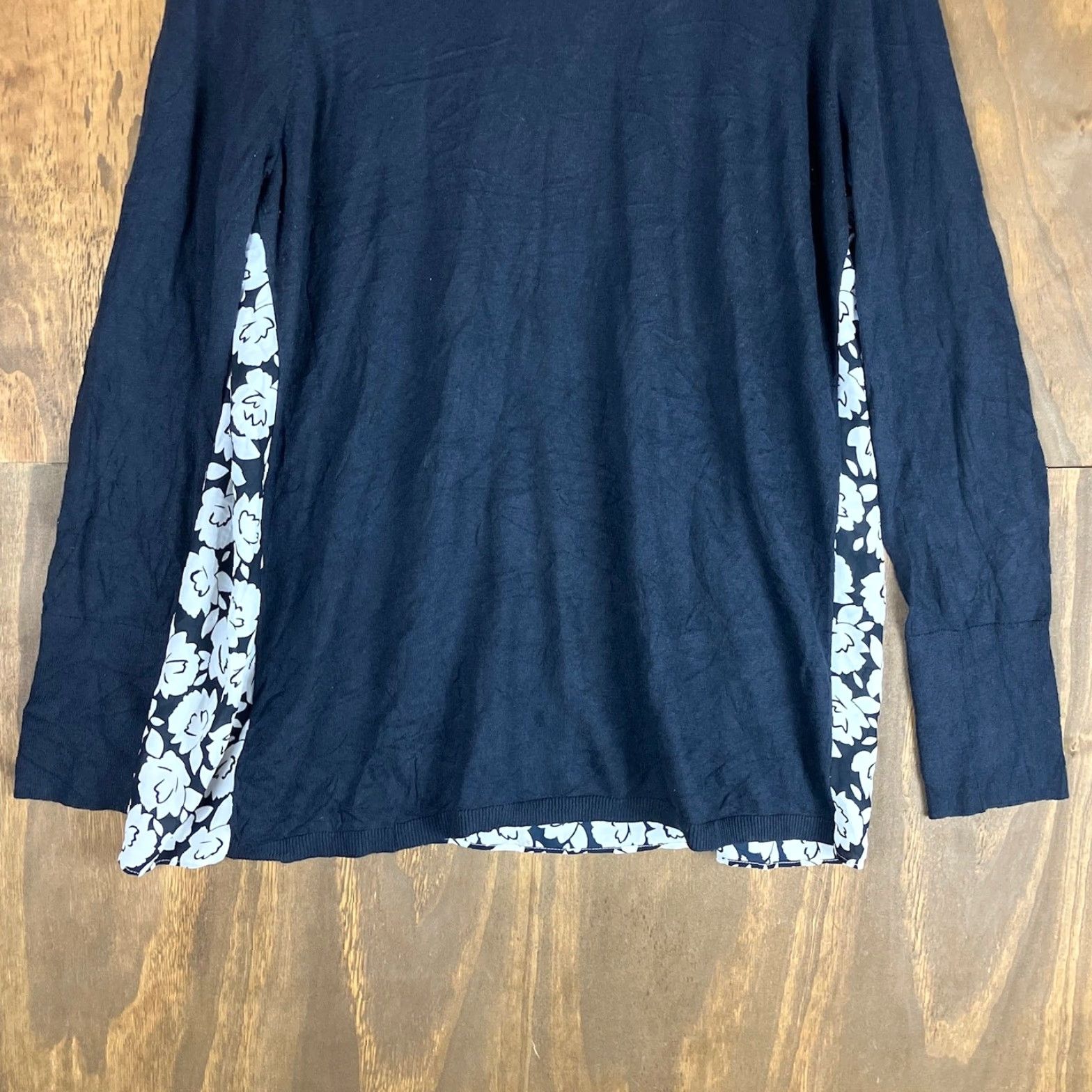 Loft VINTAGE LOFT Ann Taylor Navy White Floral Zip Back Silk Blend Long Sleeve Large Blouse Size L / US 10 / IT 46 - 3 Thumbnail
