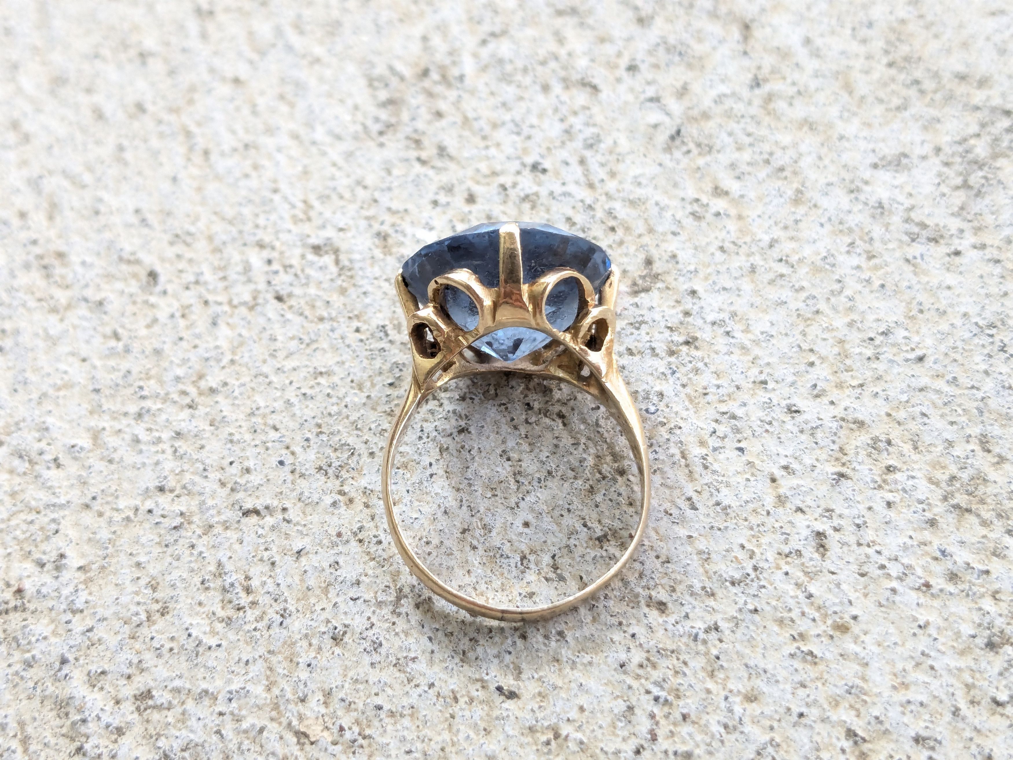 Vintage 14k Gold Ring Blue Topaz 7.25 Round Cocktail Size ONE SIZE - 5 Thumbnail