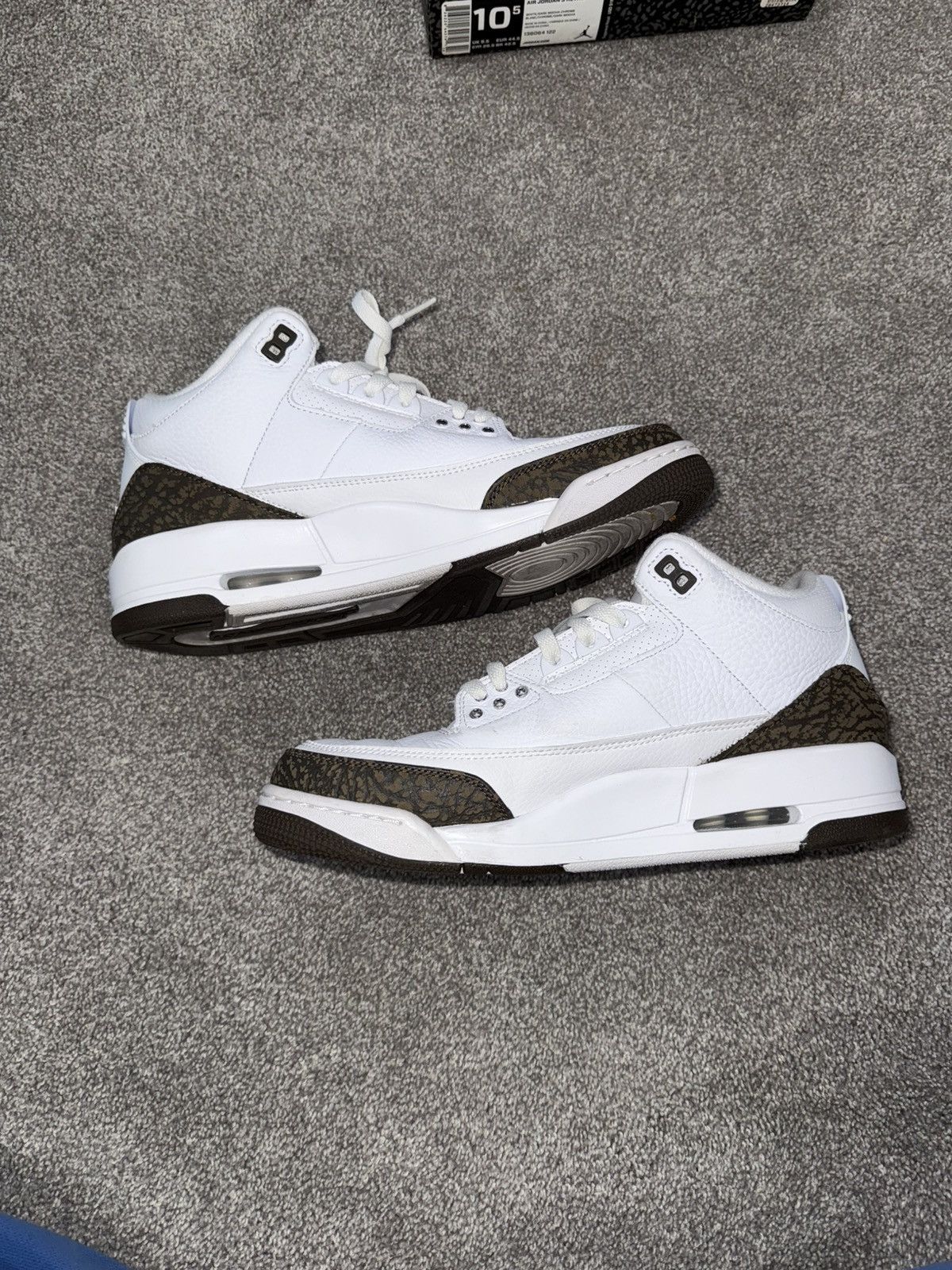 Jordan Brand Air Jordan 3 Retro White/Dark Mocha-Chrome Size US 10.5 / EU 43-44 - 3 Thumbnail