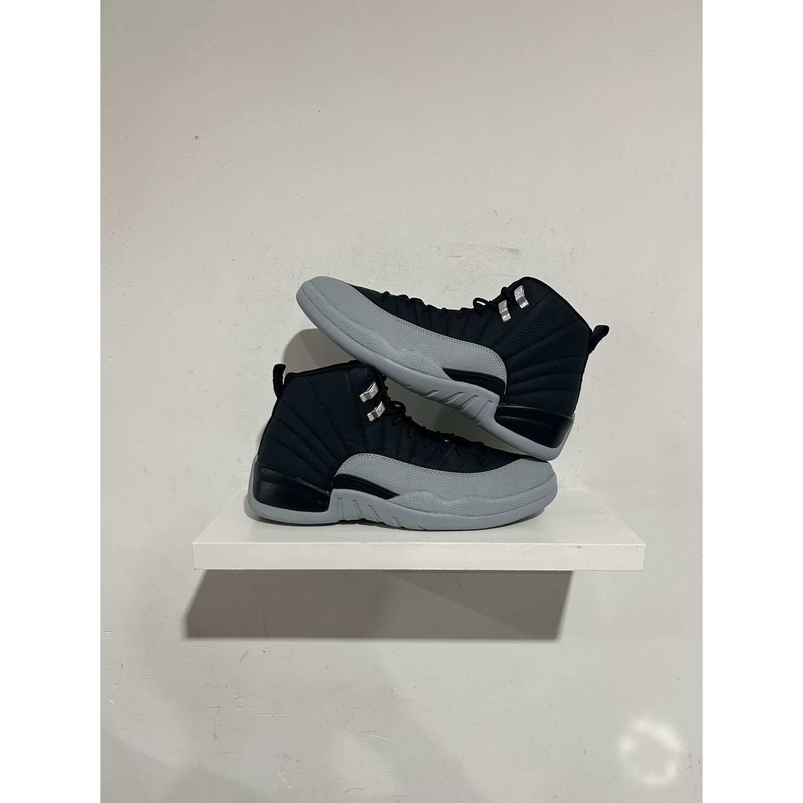 Nike JORDAN 12 RETRO BARONS SIZE 11 PREOWNED Size US 11 / EU 44 - 1 Thumbnail