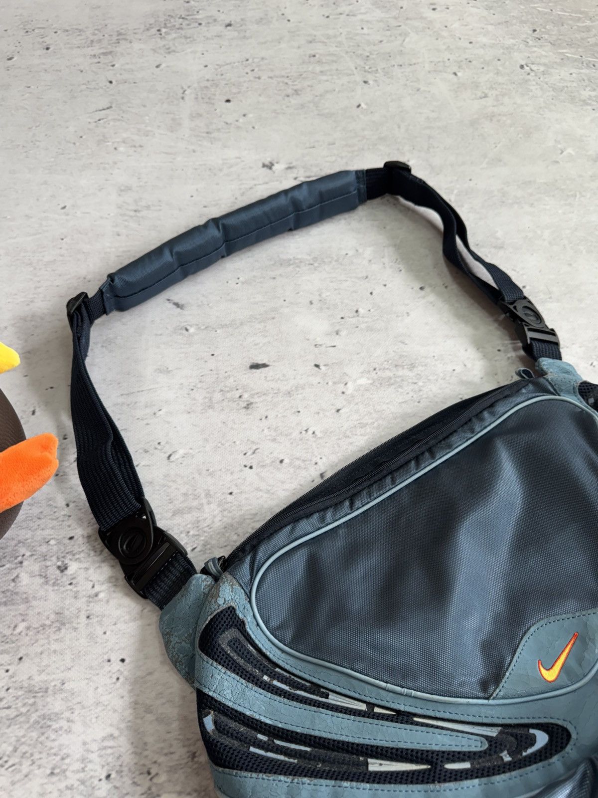 Nike × Vintage NIKE VINTAGE BASIC LOGO 00s 90s PINTEREST STYLE SLING BAG Size ONE SIZE - 5 Thumbnail