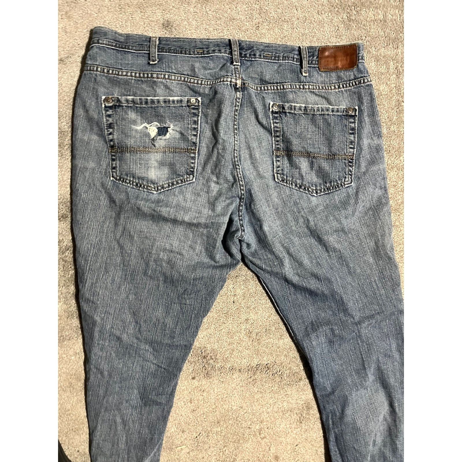 Dockers DOCKERS Jeans Mens 40x32 VTG Med Wash 100%Cotton Distressed Denim Blue Regular Size 40 Inseam 32 Mens Straight Jeans Size US 40 / EU 56 - 2 Thumbnail