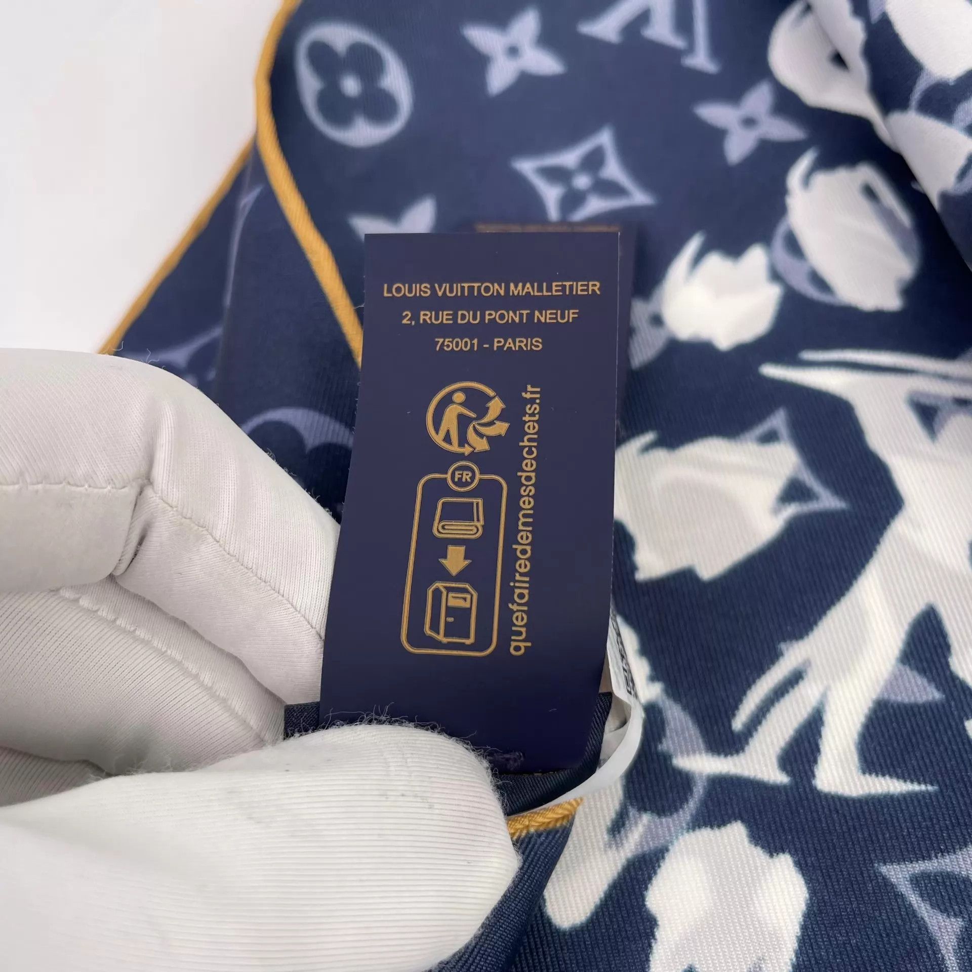 Louis Vuitton LV Monogram Blue 90x90 Scarf New Size ONE SIZE - 9 Thumbnail