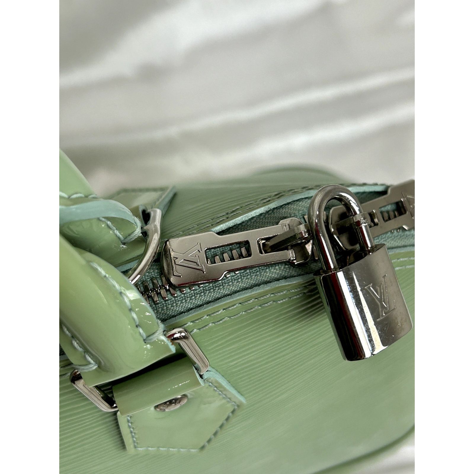 Louis Vuitton Louis Vuitton Alma Watercoat PM Size ONE SIZE - 4 Thumbnail