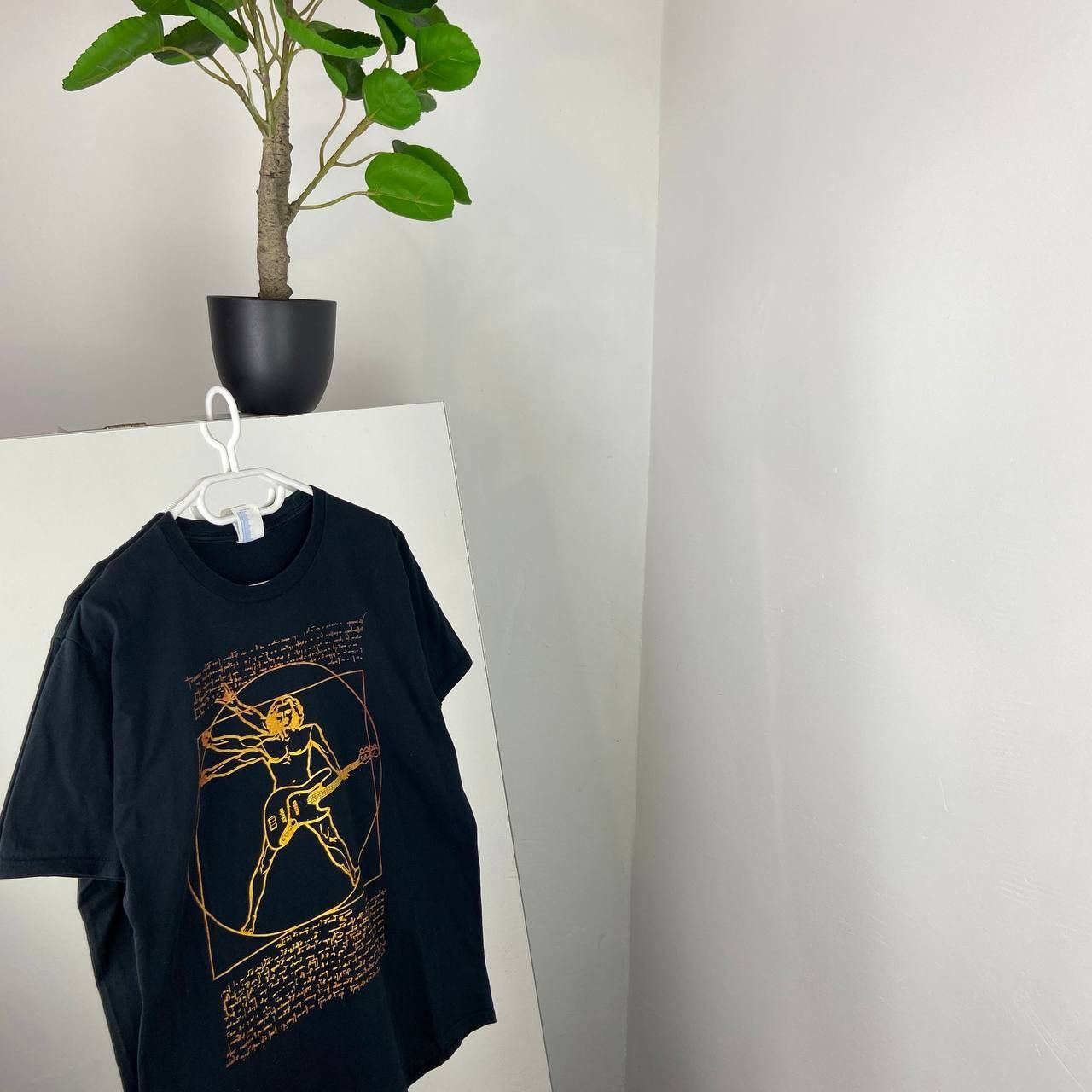 Vintage Vintage Rock 2000s Leonardo Da Vinci Virtuvian T-Shirt Size US M / EU 48-50 / 2 - 1 Thumbnail