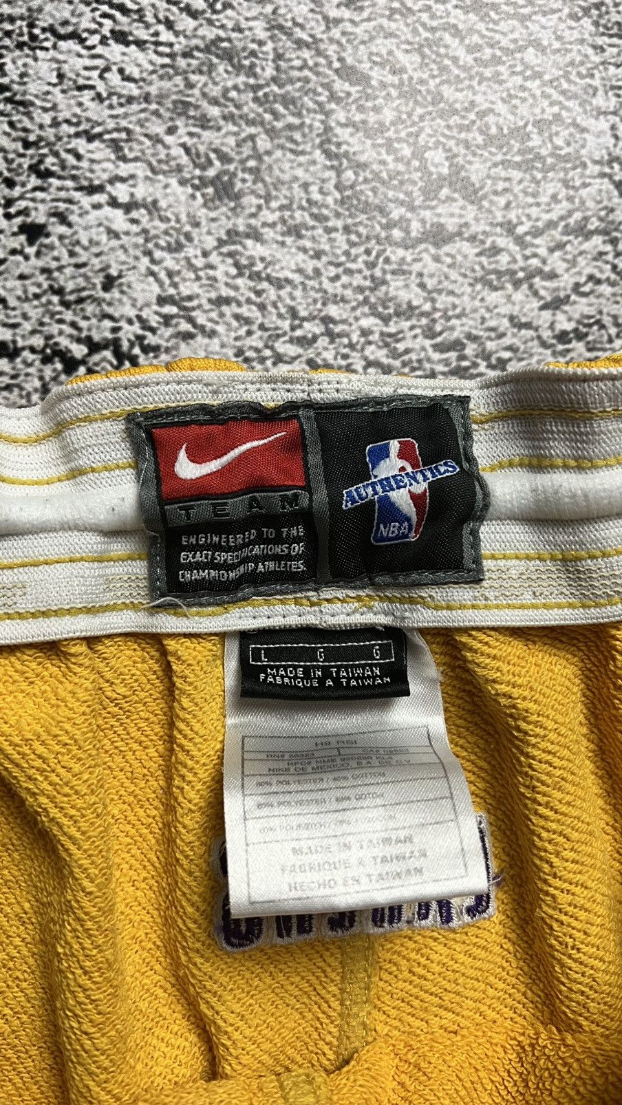 Nike GAME ISSUE⁉️90’s Los Angeles Lakers nike shorts kobe Bryant Size US 34 / EU 50 - 6 Thumbnail