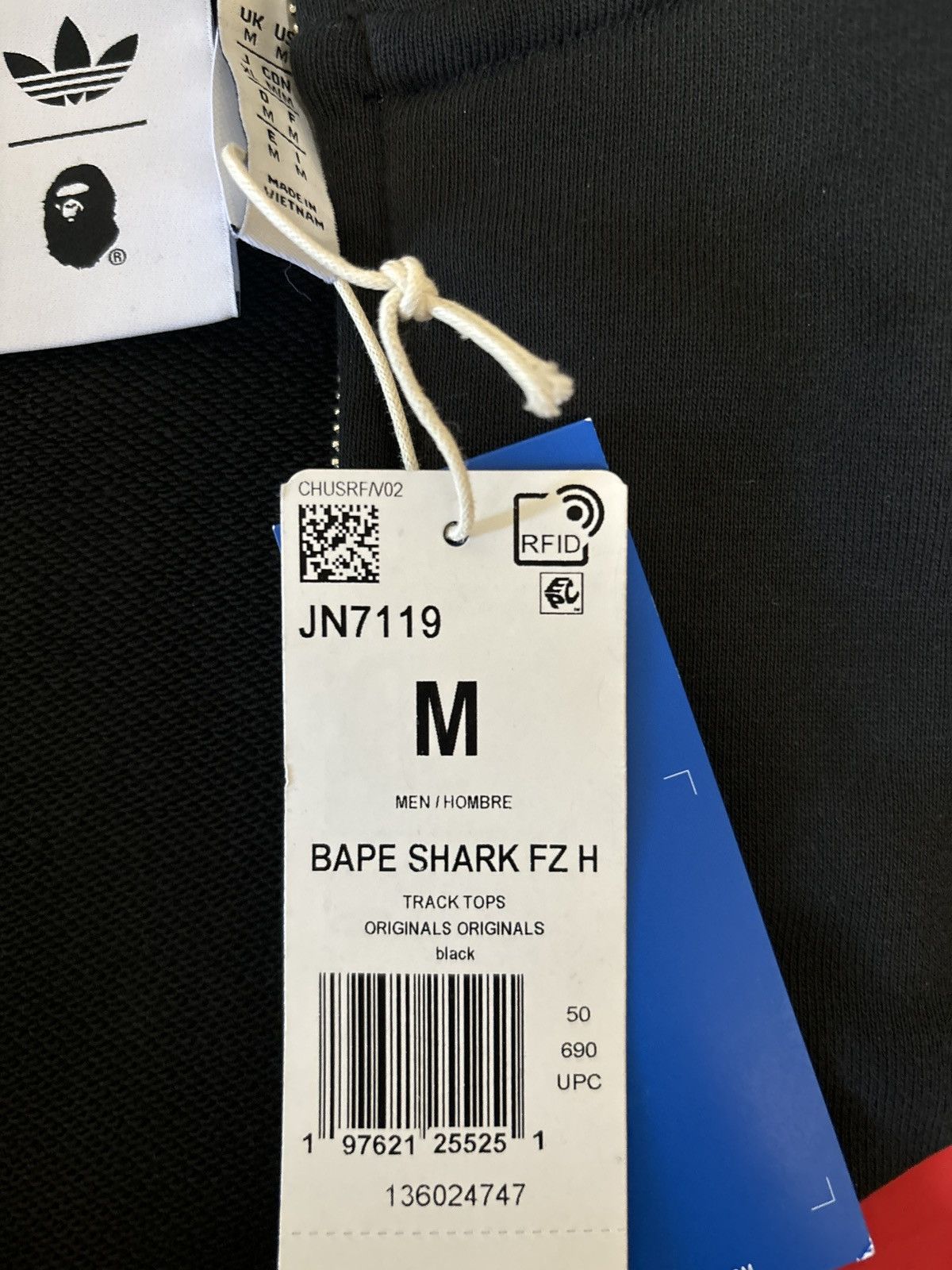 Adidas × Bape Bape x adidas orginal shark full zip hoodie black/red medium Size US M / EU 48-50 / 2 - 6 Thumbnail