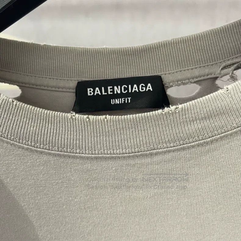 Balenciaga Balenciaga Blurred logo printed distressed short-sleeved T Size US XXS / EU 40 - 3 Thumbnail