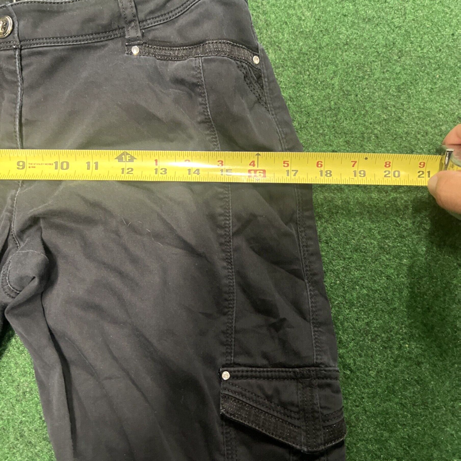 White House Black Market Luxurious Black Cargo Capri Pants for Petite Women with Short Crop Leg Style by White House Black Market in Size 2 Size 26" / US 2 / IT 38 - 7 Thumbnail