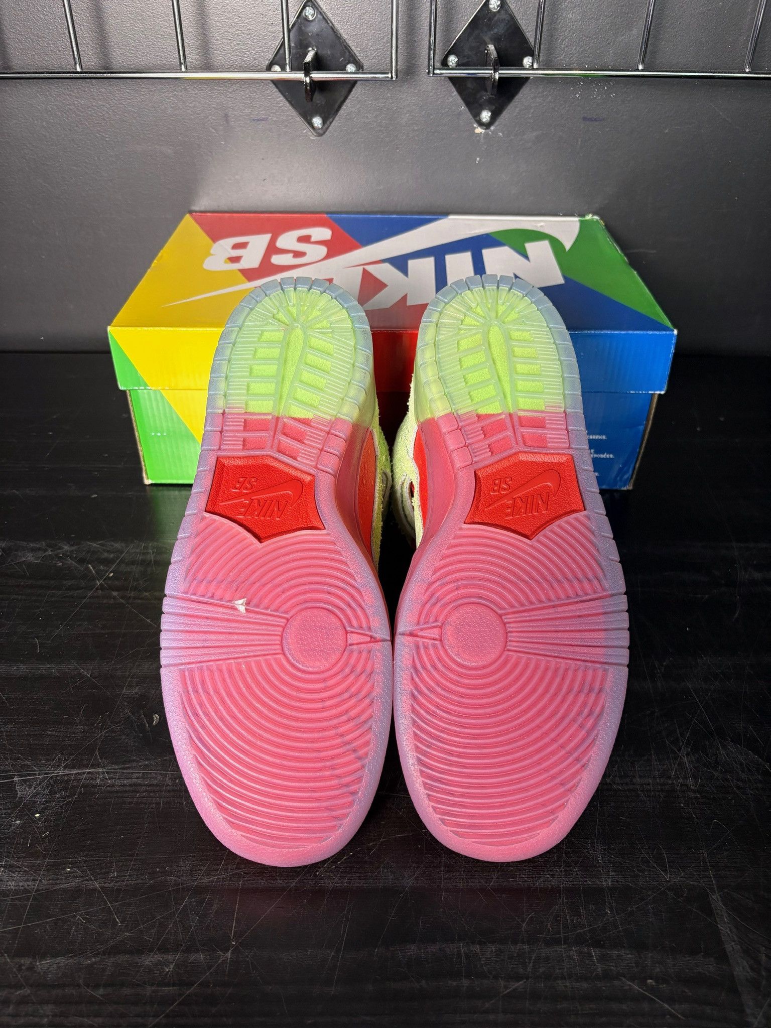 Nike Nike SB Dunk High "Strawberry Cough" - Size 9 Size US 9 / EU 42 - 4 Thumbnail