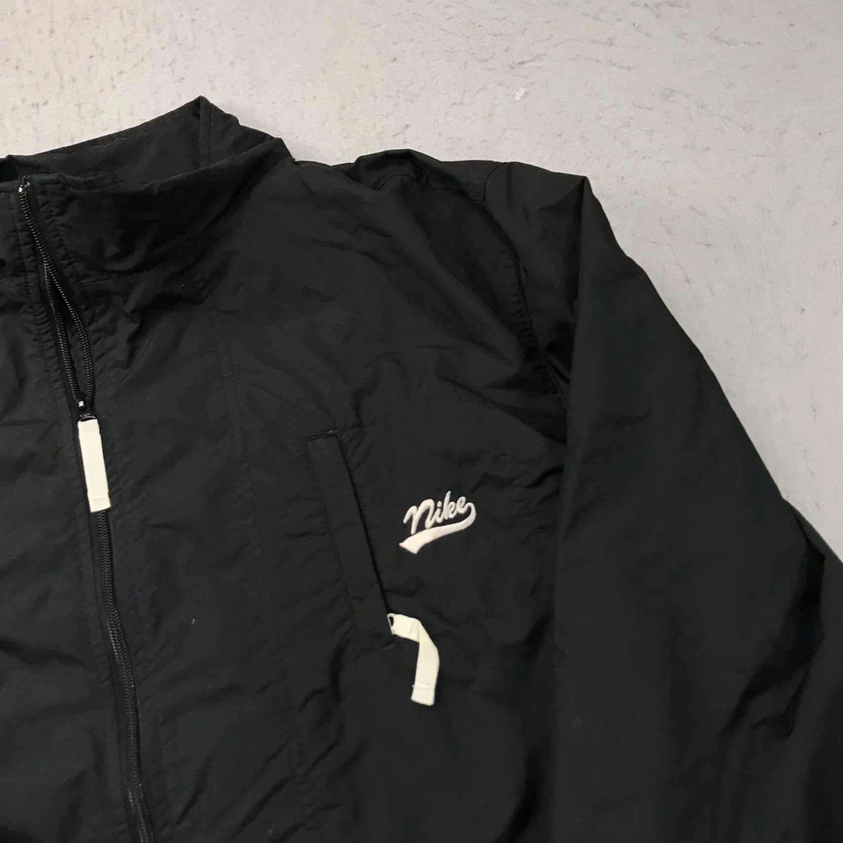 Nike VINTAGE Nike Jacket Mens Large Black White Full Zip Windbreaker Zip Nylon 90s Size US L / EU 52-54 / 3 - 3 Thumbnail