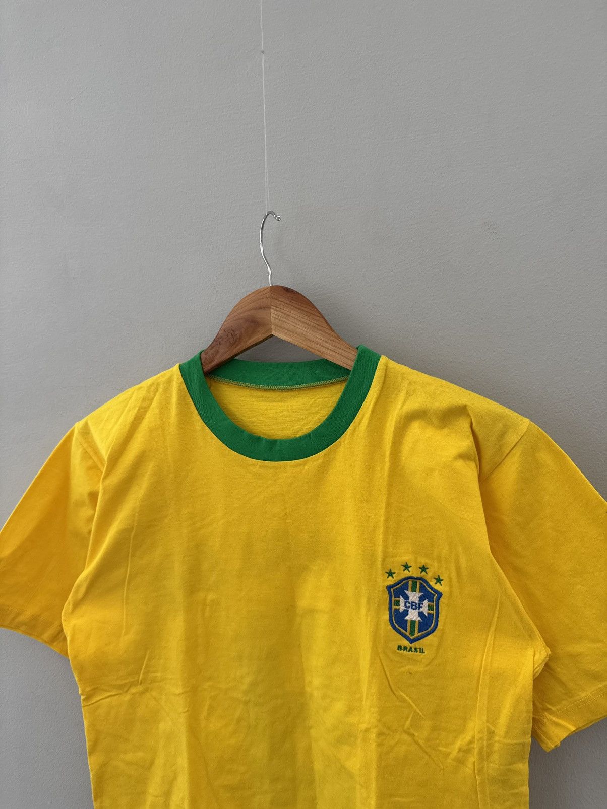 Vintage Vintage 90s Ronaldo #9 Brazil Streetwear Yellow Tee Size US S / EU 44-46 / 1 - 2 Thumbnail
