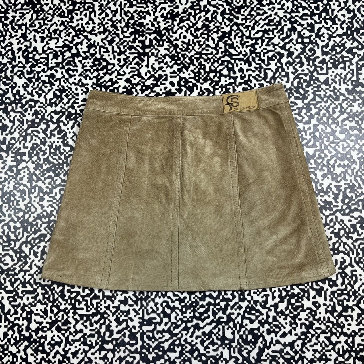 Japanese Brand Vintage Y2K Fishbone Leather Mini Skirt Japanese 90s Style Size 27" / US 4 / IT 40 - 4 Thumbnail