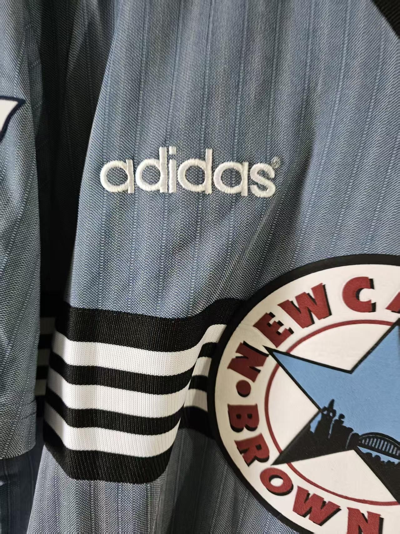 Other 1995 96 Newcastle United #9 Alan Shearer Jersey Size US L / EU 52-54 / 3 - 6 Thumbnail