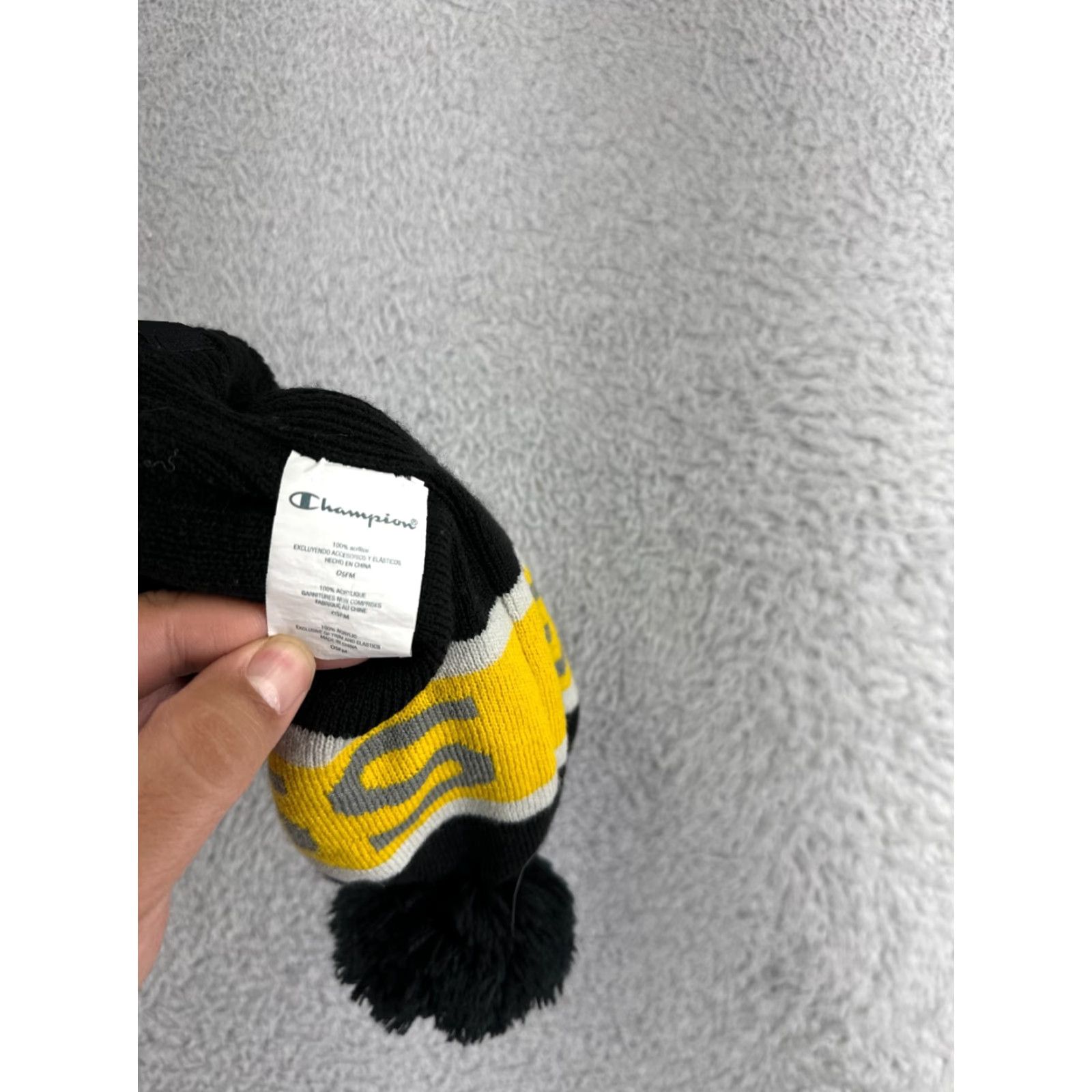 Champion Champion Beanie Adult One Size Black Yellow Knit 100% Acrylic Pom Ski Winter Mens Beanie Size ONE SIZE - 3 Thumbnail