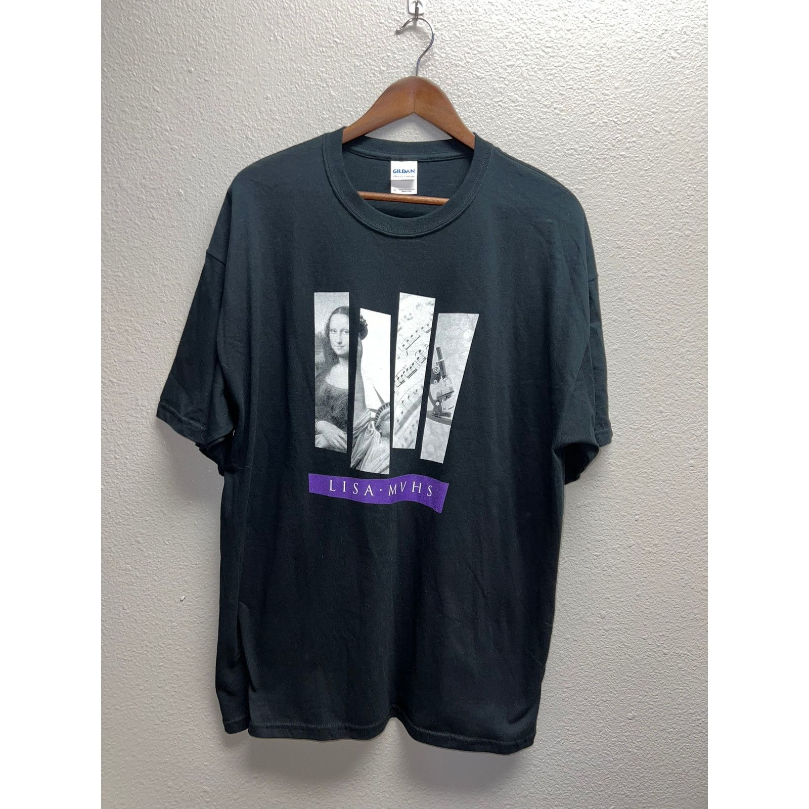 Gildan Vinage Lisa MVHS Shirt Leaders innovators Scholars Artists Size US XL / EU 56 / 4 - 1 Thumbnail