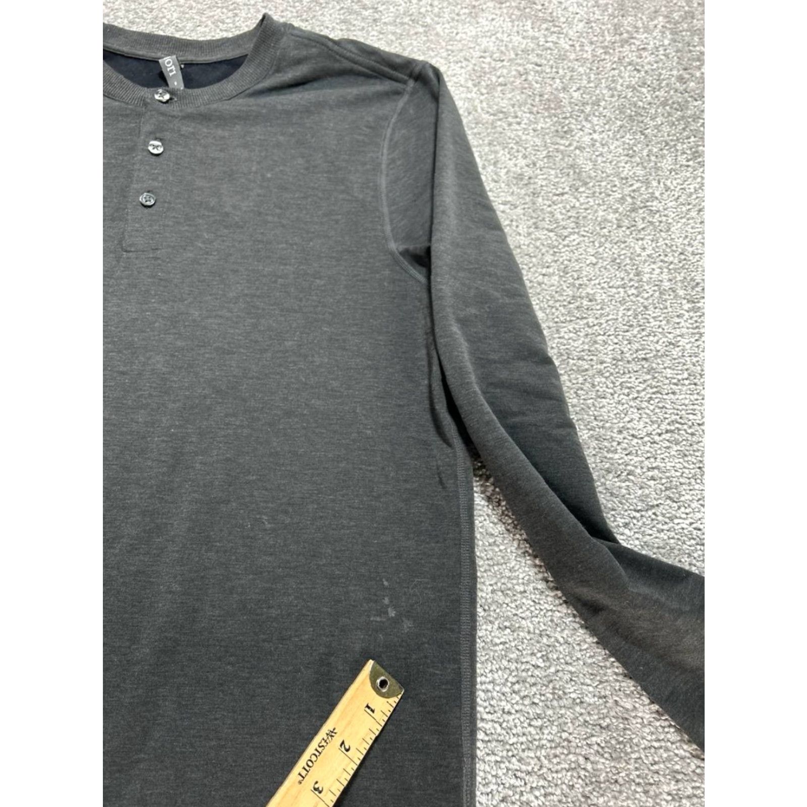 Vuori Vuori Ease Performance Mens Small Henley Shirt Gray Stretch Athleisure Running Size US S / EU 44-46 / 1 - 7 Thumbnail