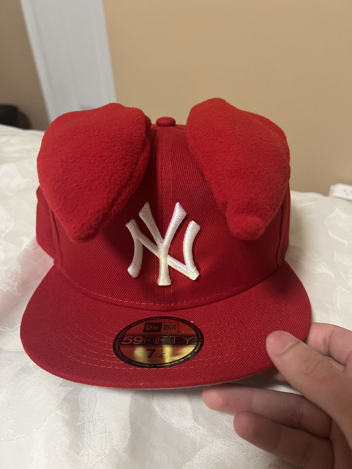 SHYNEBOYS RED NY BUNNY FITTED 7 1/4