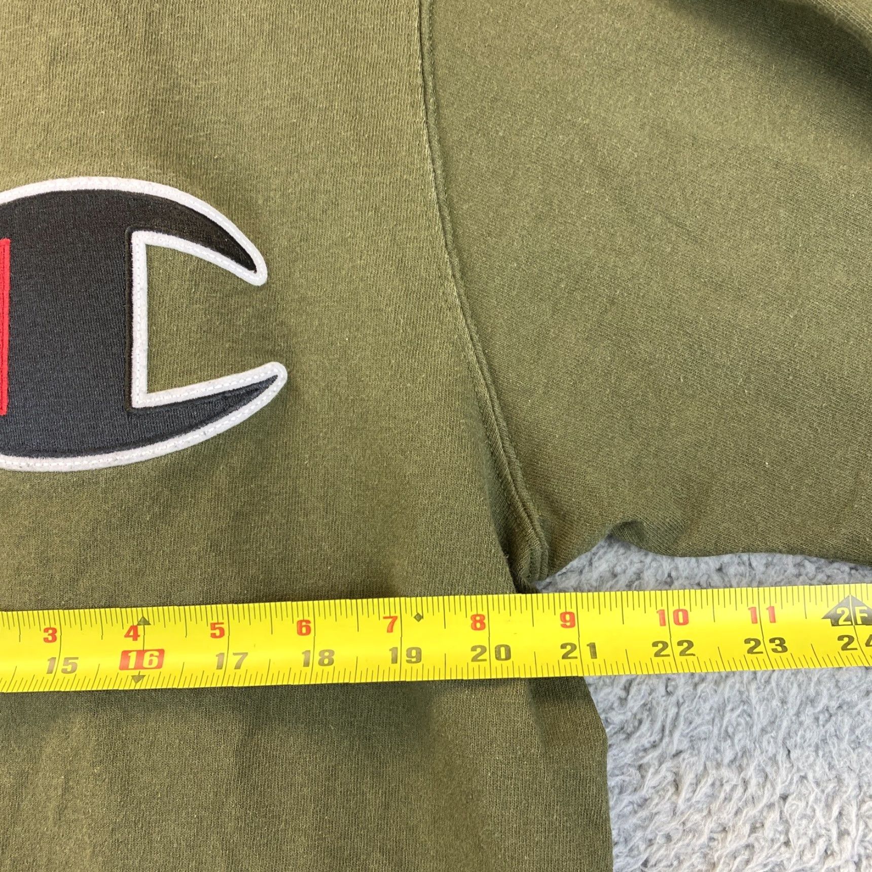 Champion Vintage Champion Classic Logo Graphic T Shirt size XL Green 53-2 Chest Logo Tee Center Size US XL / EU 56 / 4 - 4 Thumbnail