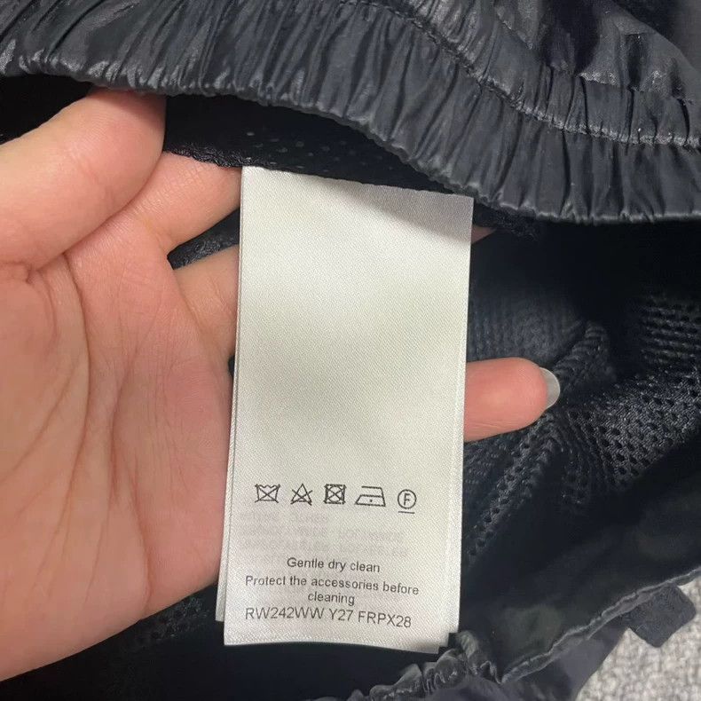Louis Vuitton Louis Vuitton 24 new black Logo printed mid-rise strappy s Size US 34 / EU 50 - 3 Thumbnail