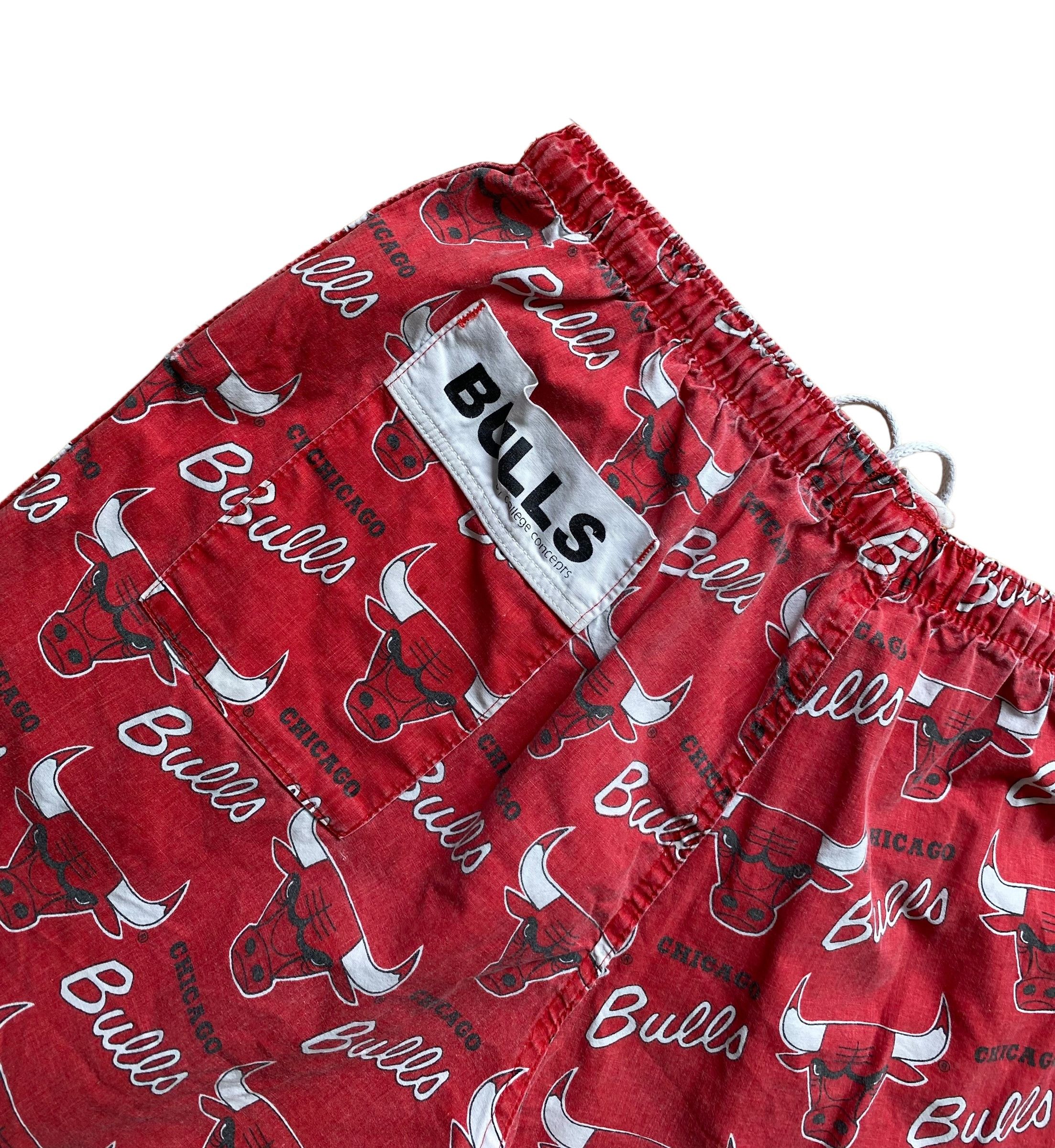 NBA × Vintage 90s' Chicago Bulls NBA all over print shorts Size US 34 / EU 50 - 5 Thumbnail