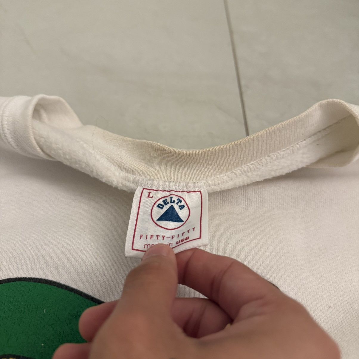 Other Vintage 90's White "Feel Lucky" Leprechaun Crewneck Size US L / EU 52-54 / 3 - 7 Thumbnail